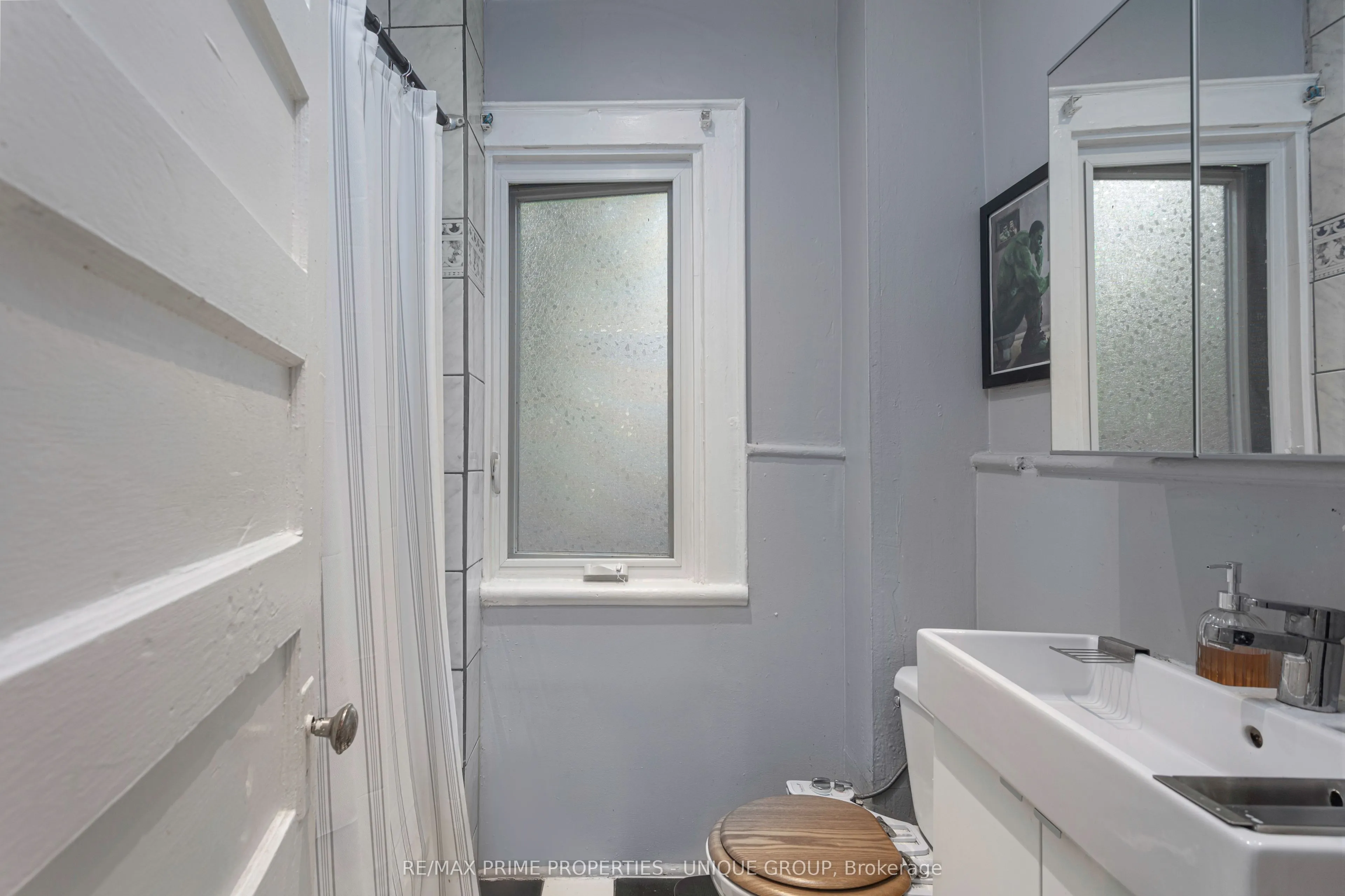 1316 Queen Street E, #Upper