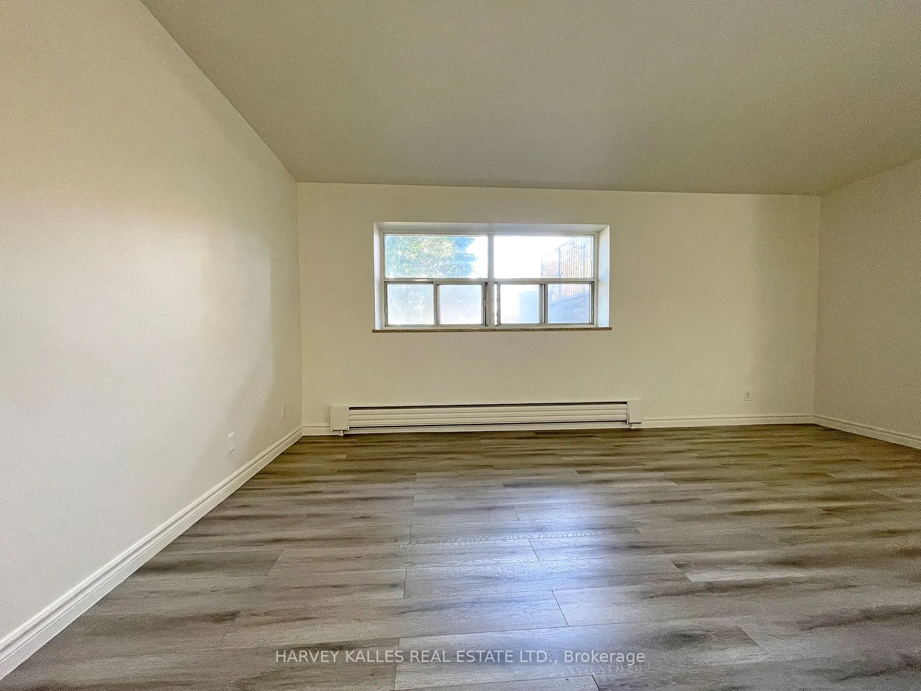 1751 Victoria Park Avenue, #103