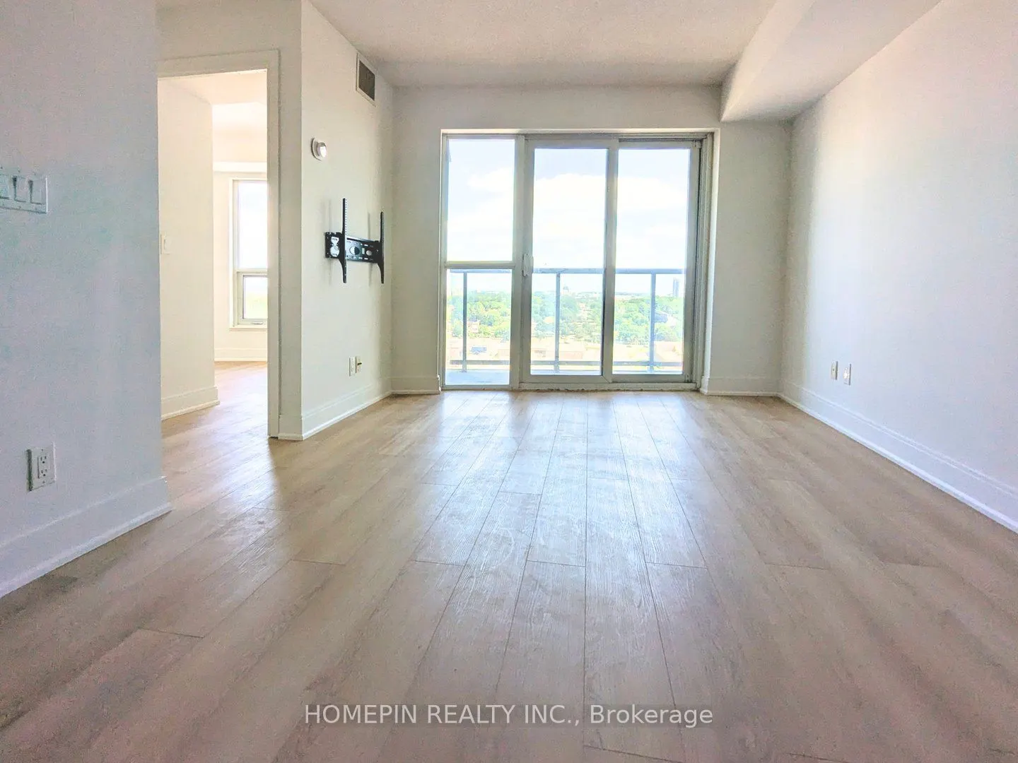 135 Village Green Square, #1625
