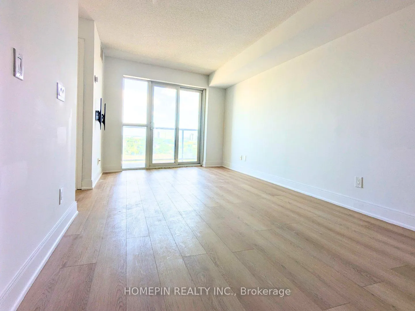 135 Village Green Square, #1625