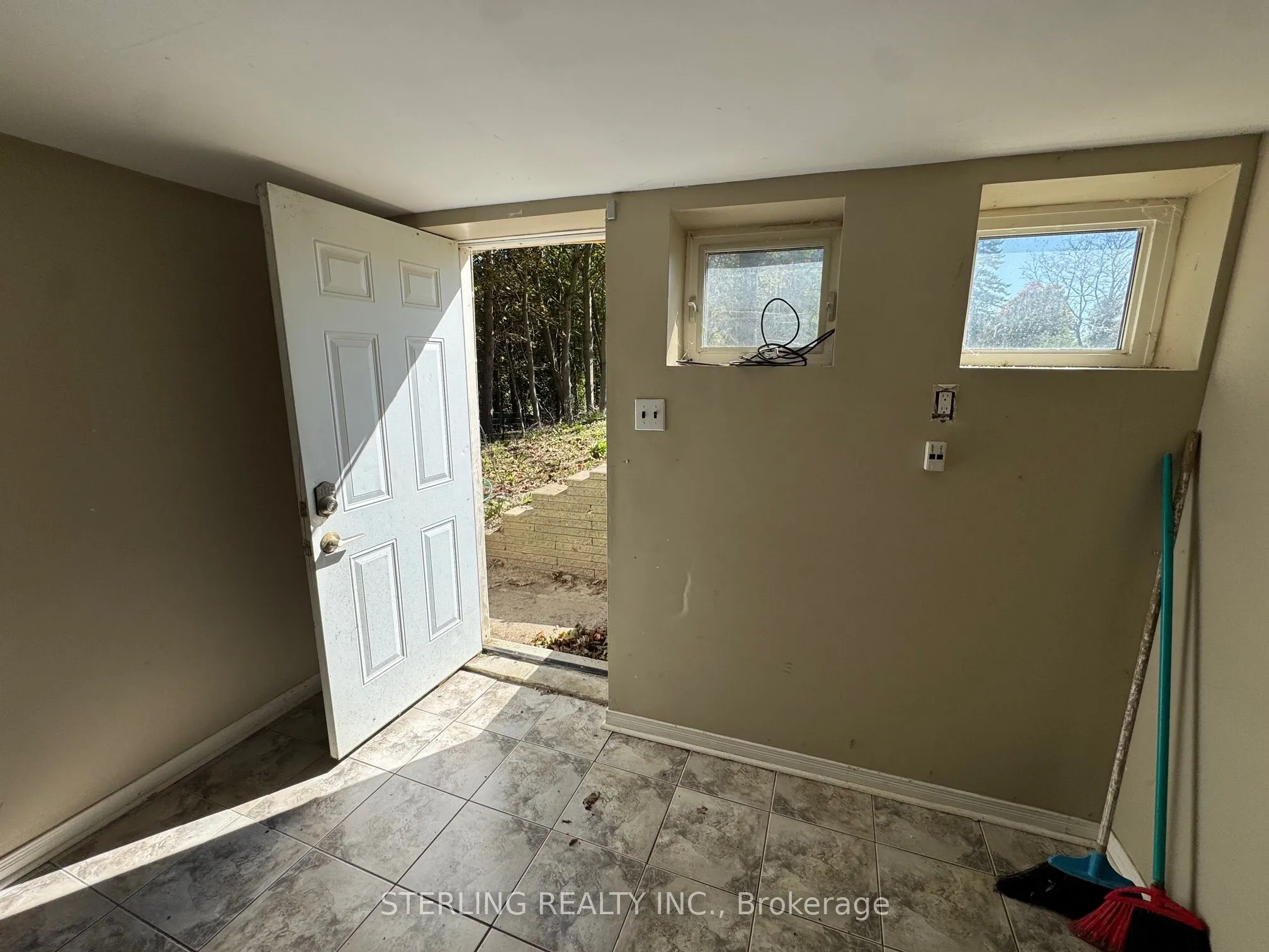 345 Myrtle Road E