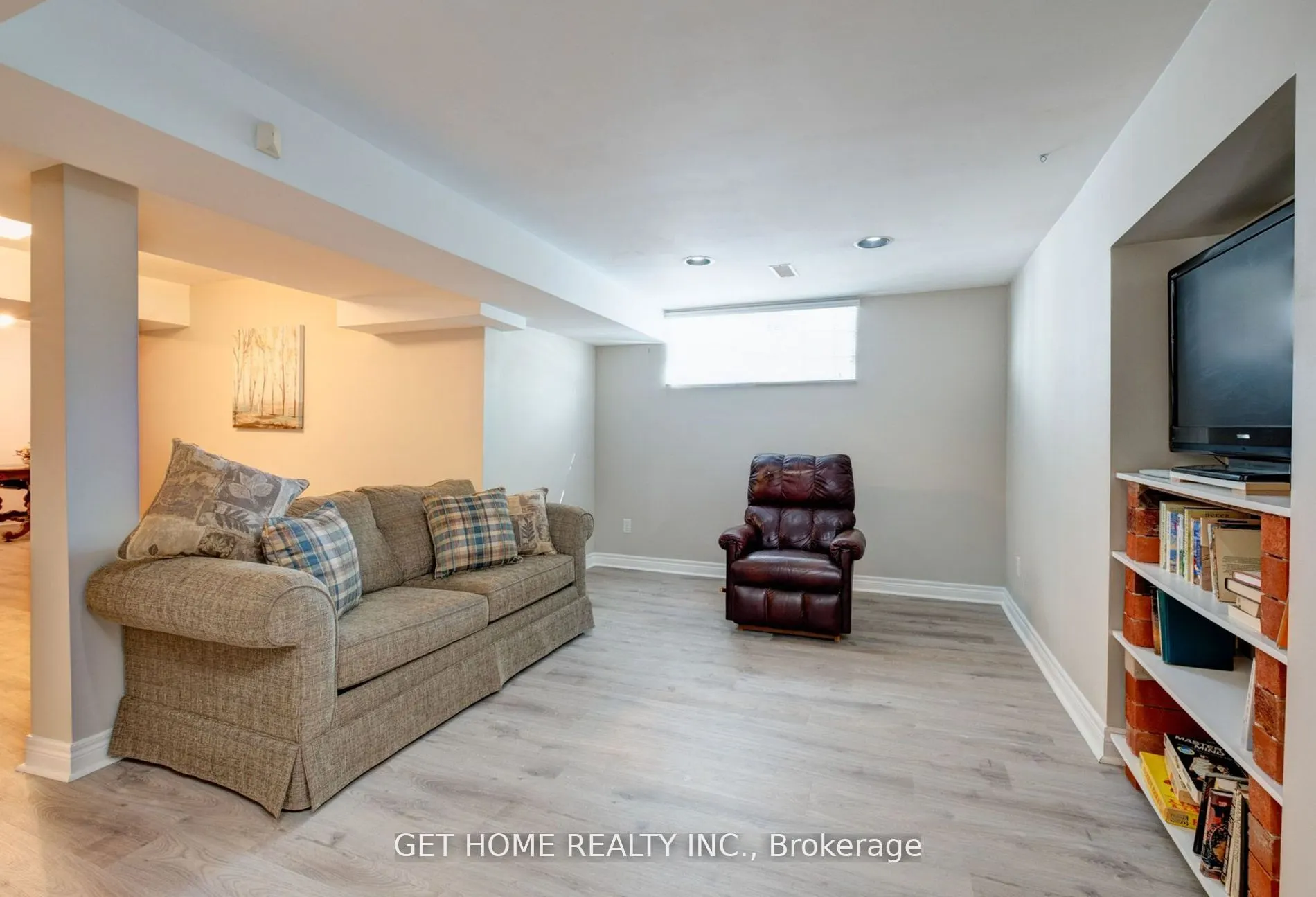 52 Emmet Place