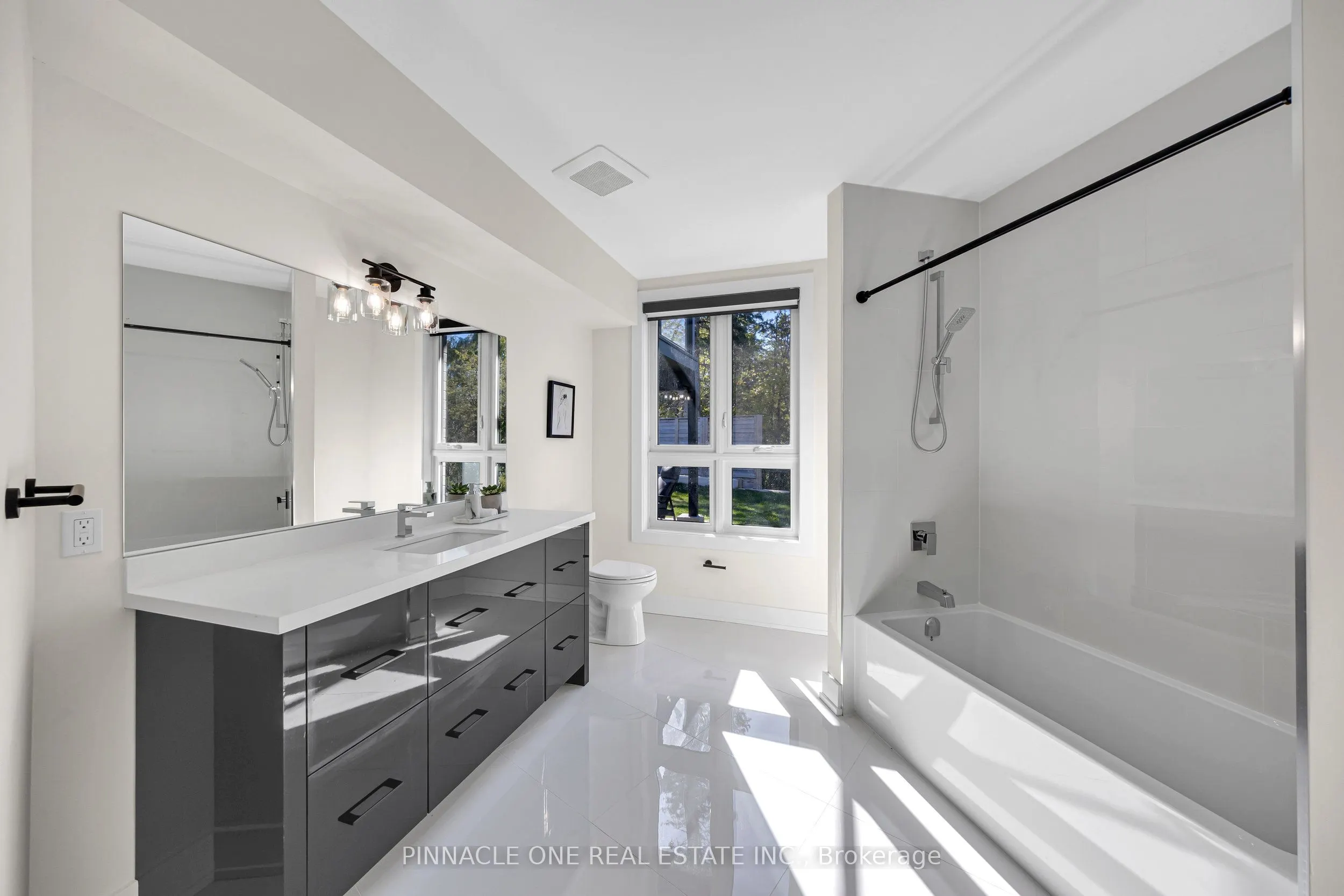 12 Tidmarsh Lane
