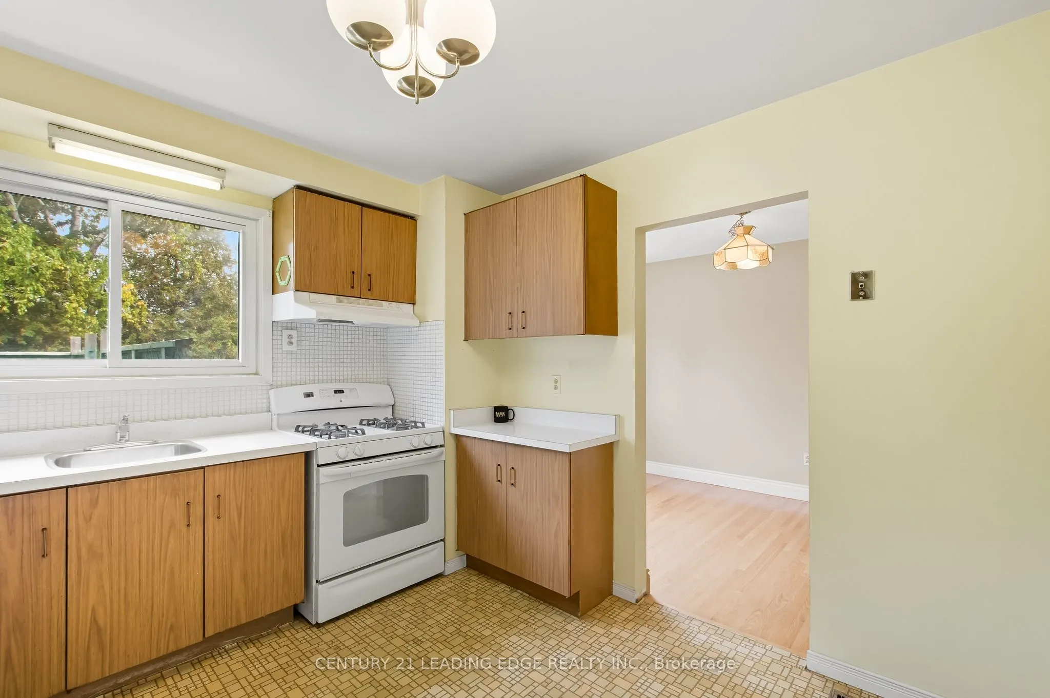 926 Marinet Crescent