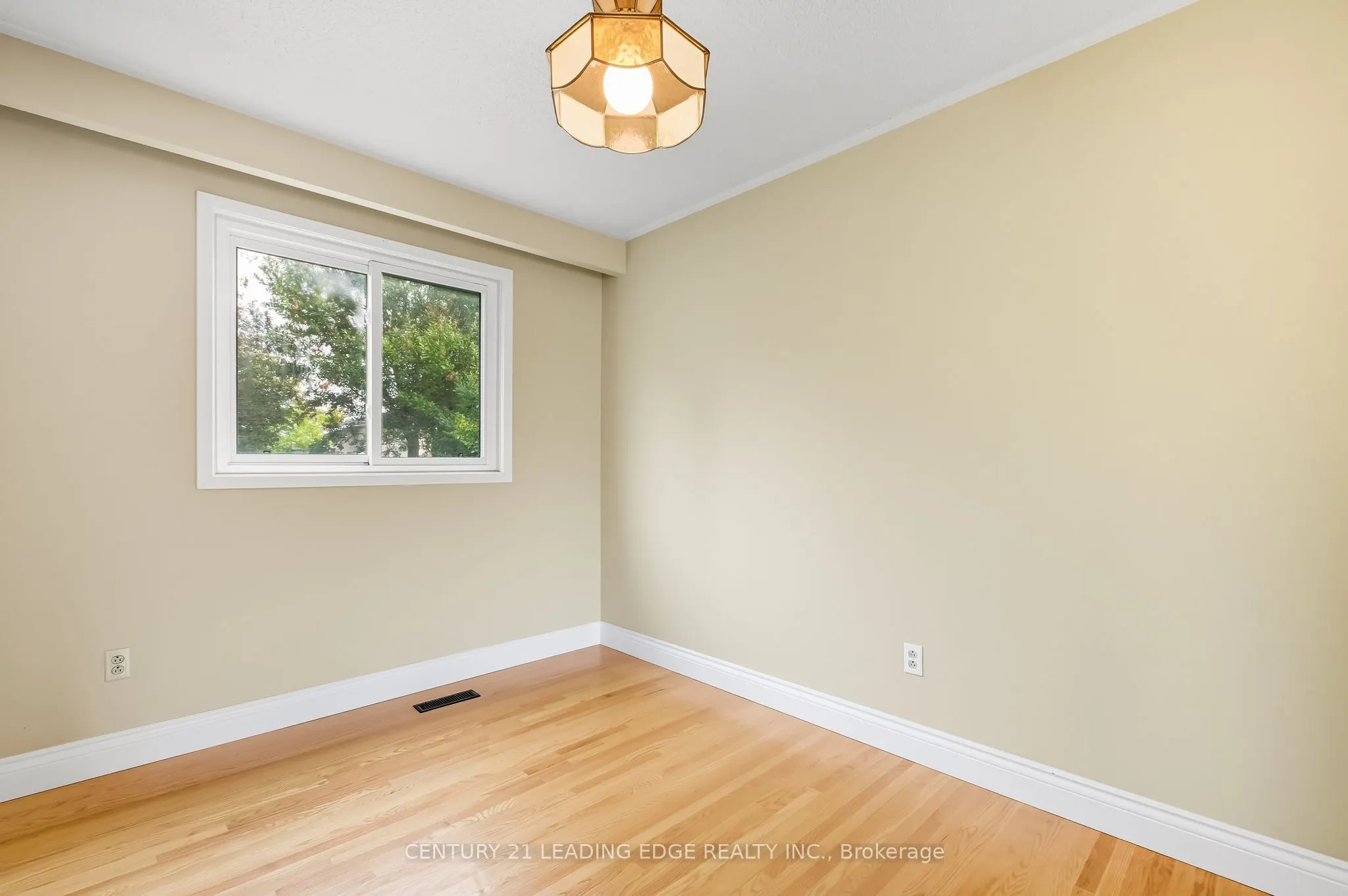 926 Marinet Crescent