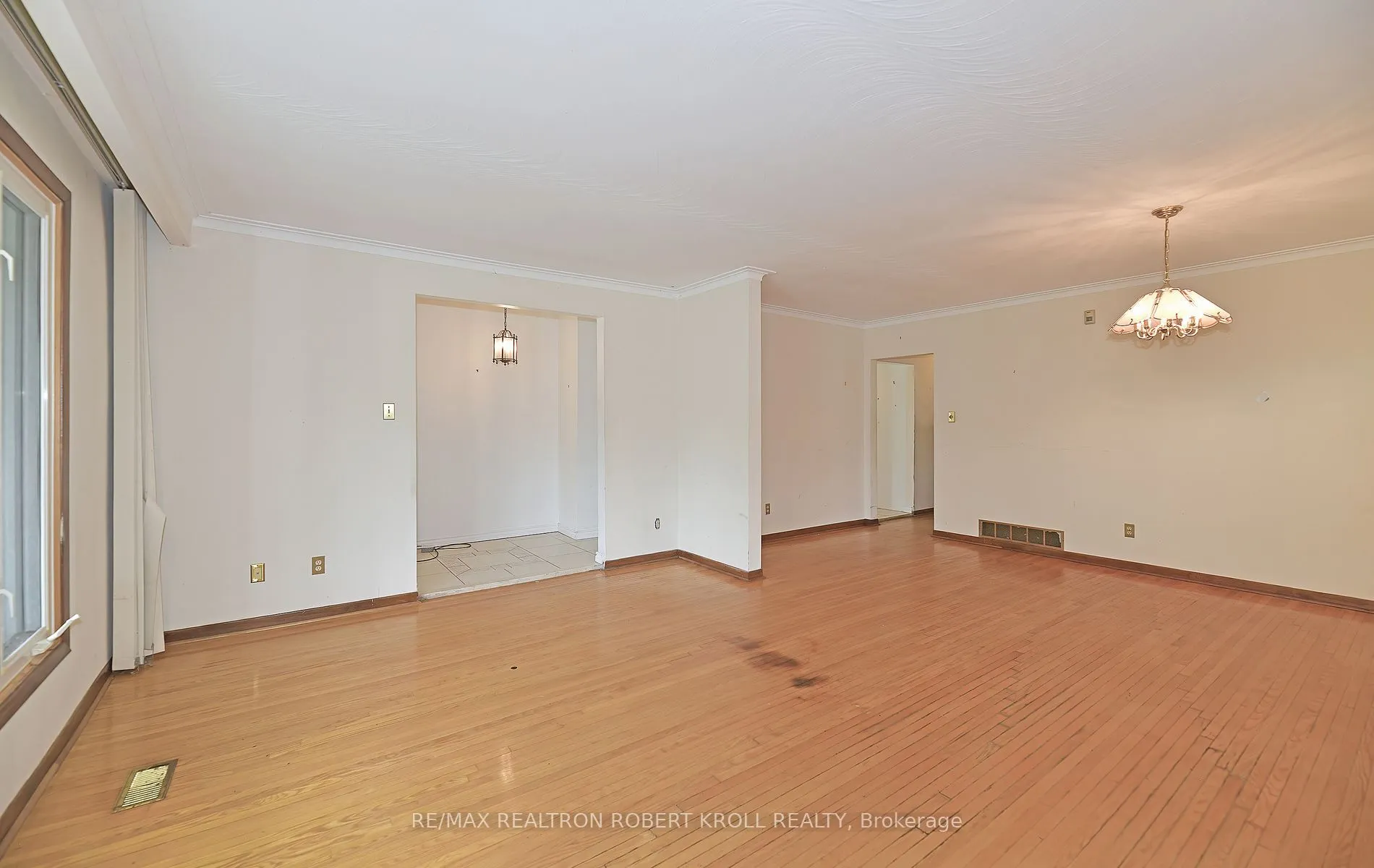32 Orangewood Crescent