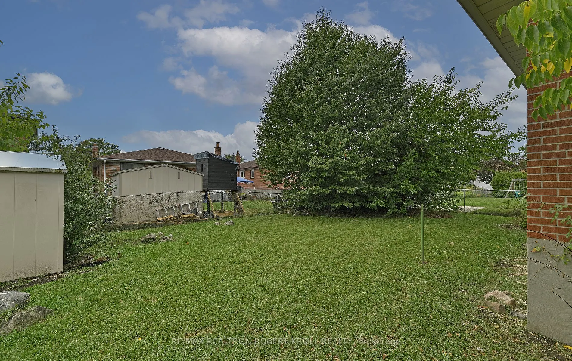 32 Orangewood Crescent