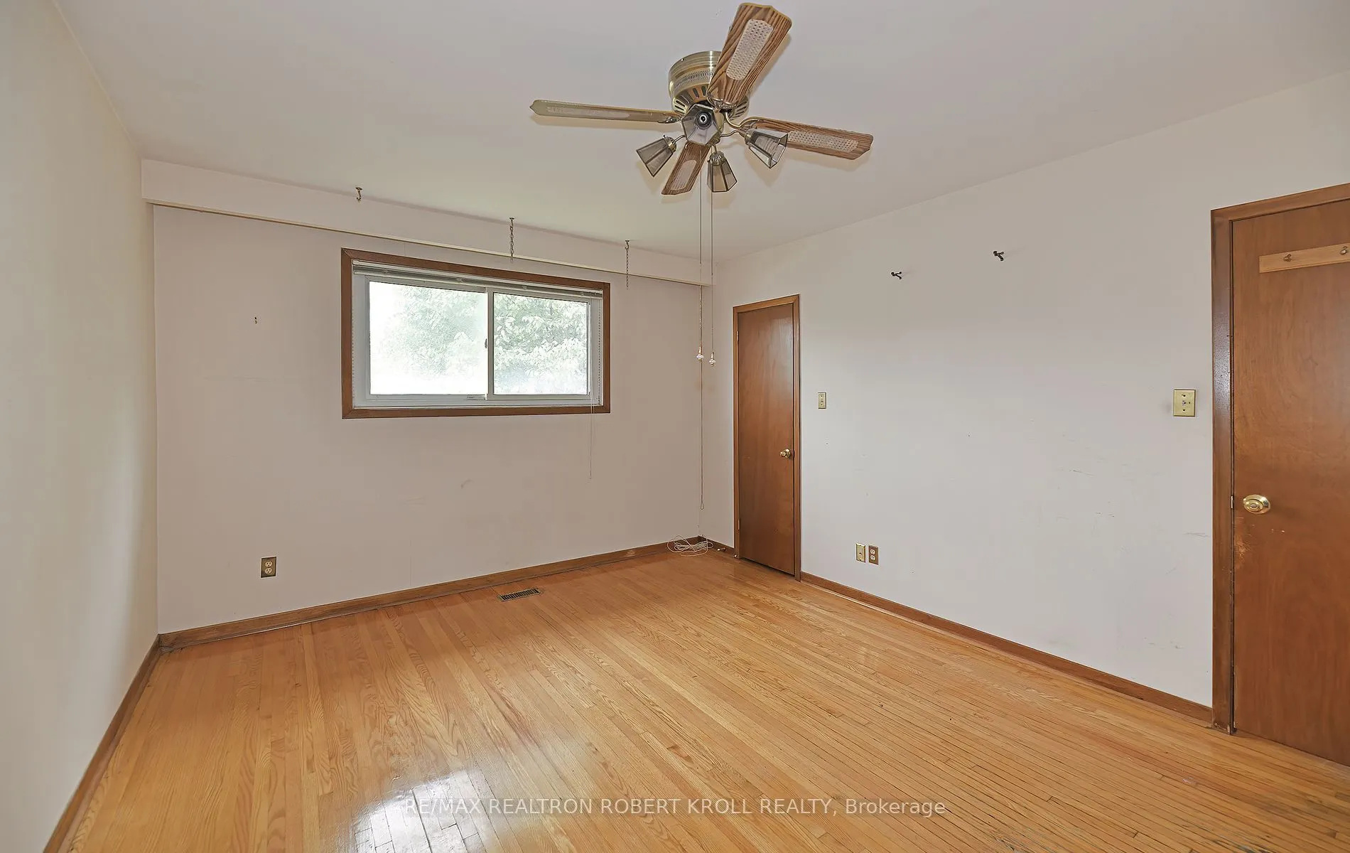 32 Orangewood Crescent