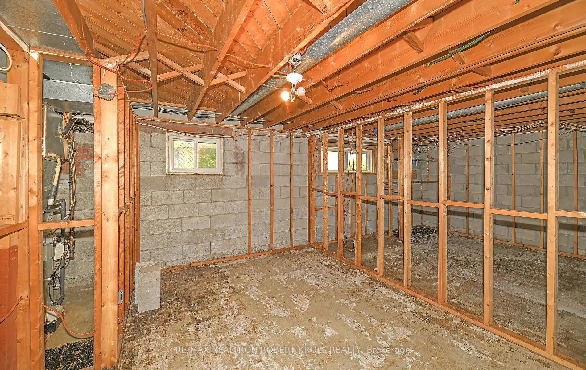 32 Orangewood Crescent