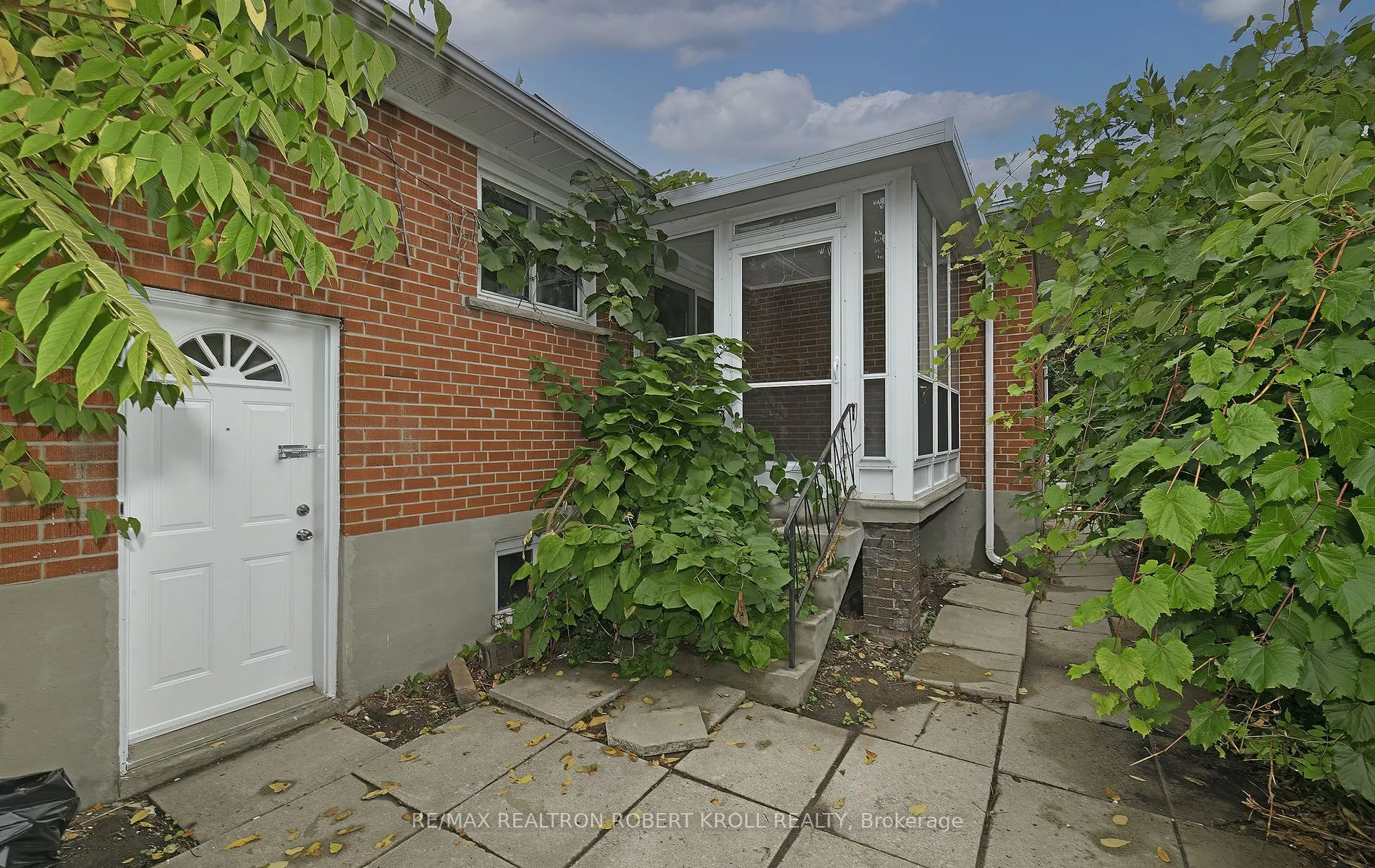 32 Orangewood Crescent