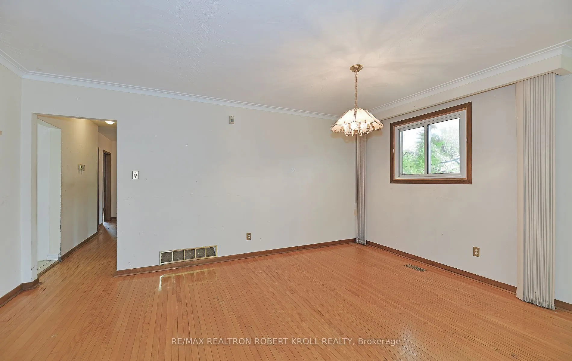 32 Orangewood Crescent