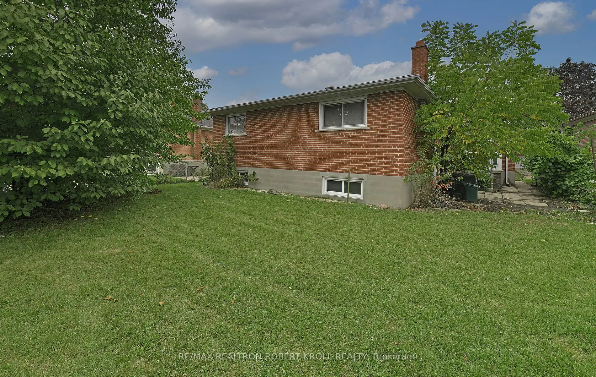 32 Orangewood Crescent