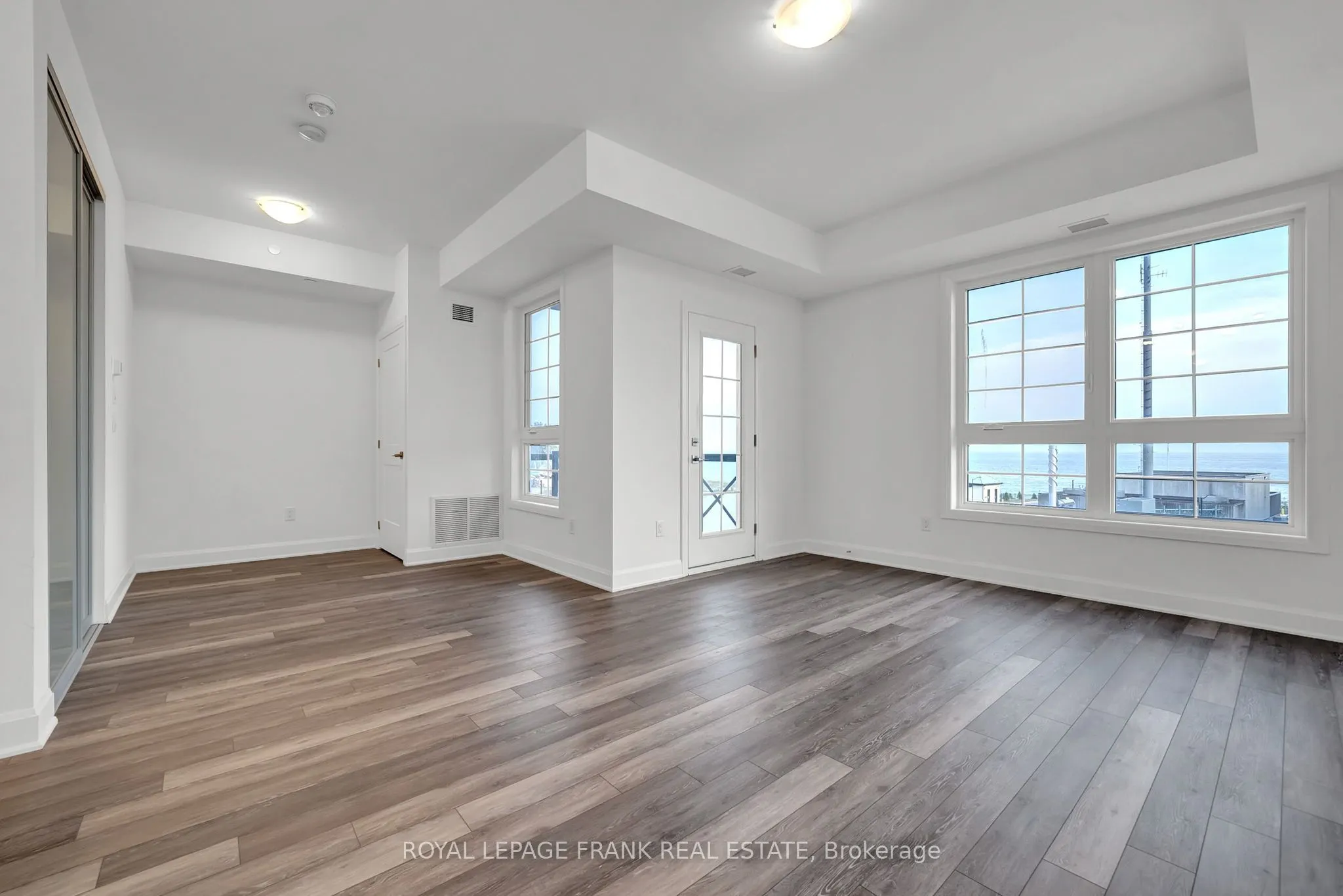 50 Lakebreeze Drive, #318