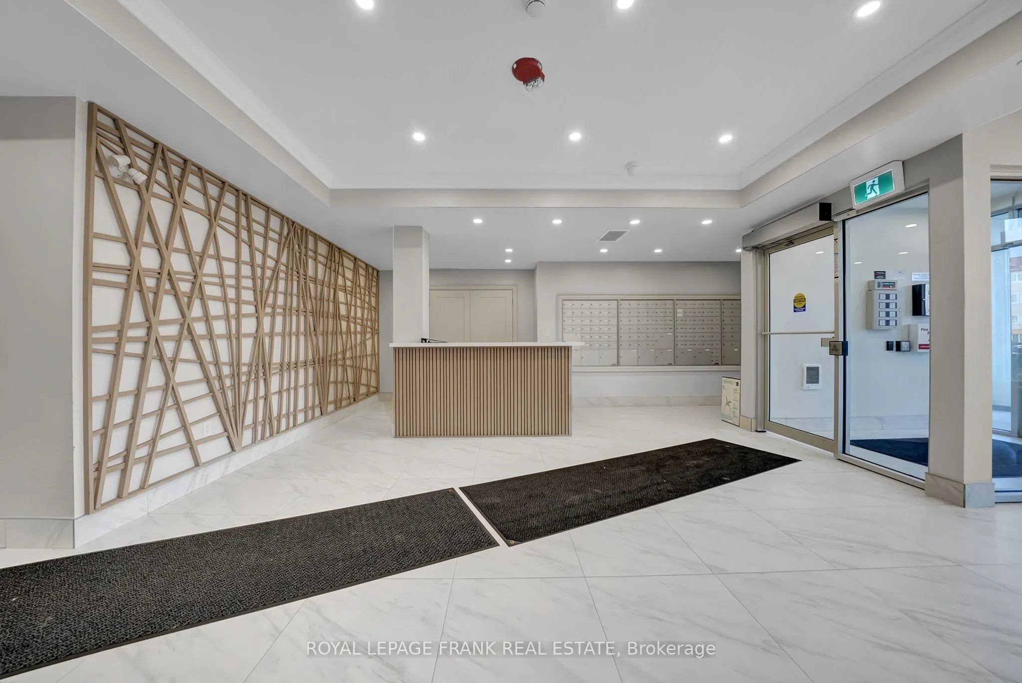 50 Lakebreeze Drive, #318