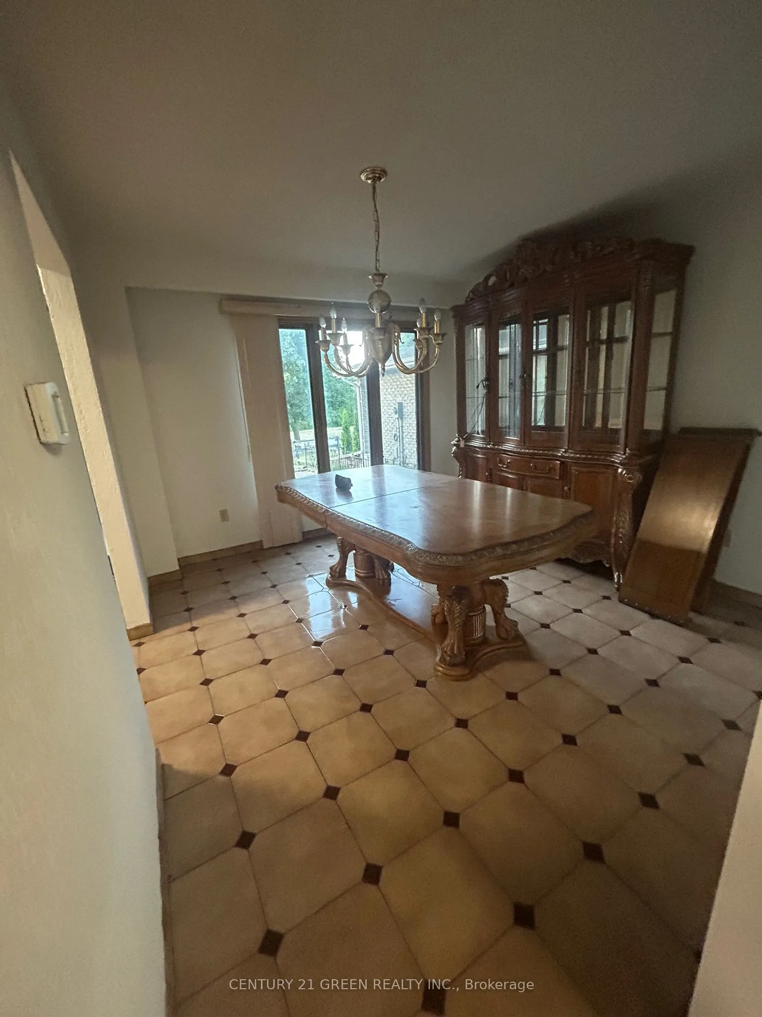 719 Keates Avenue, #Main