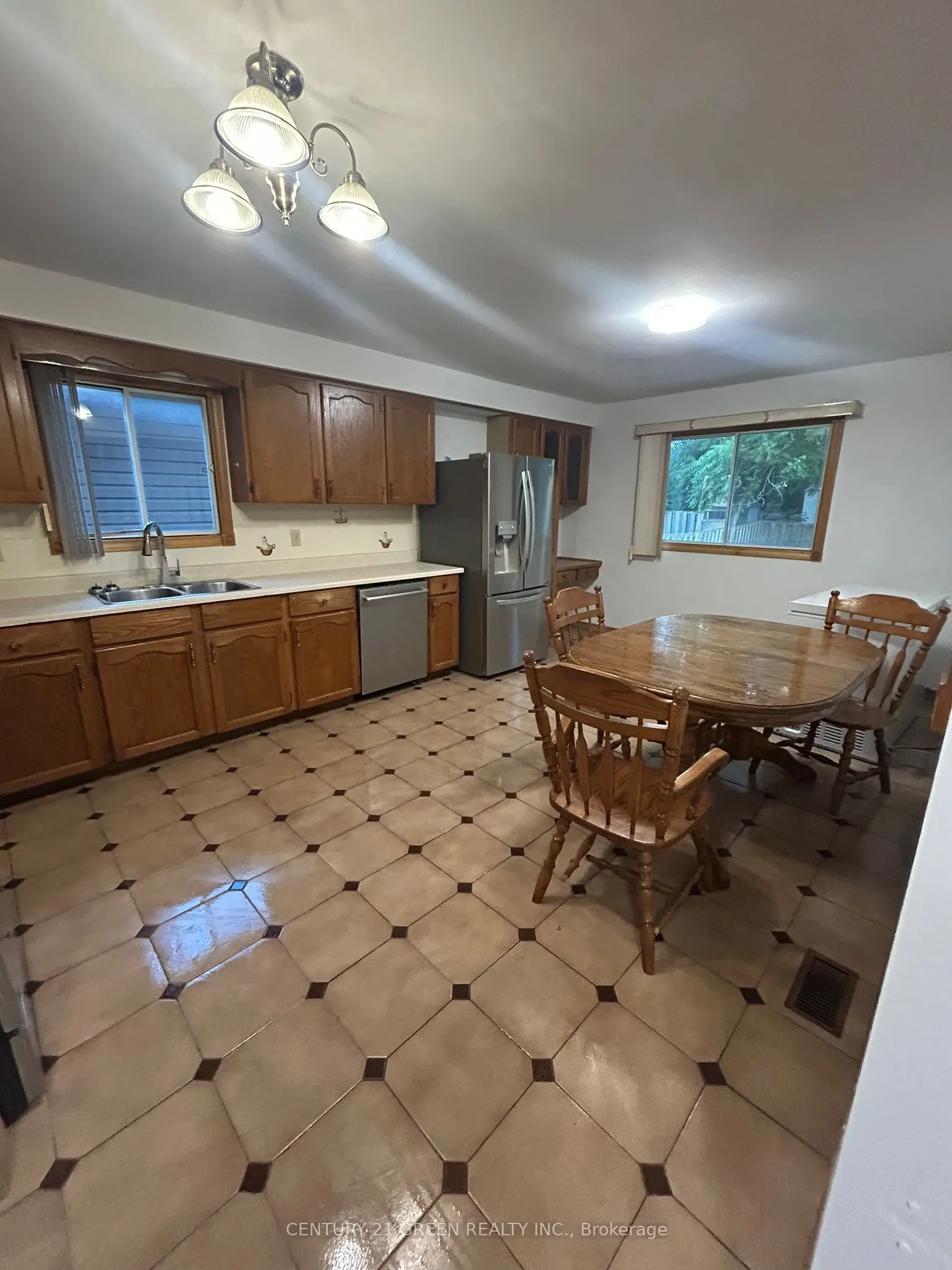 719 Keates Avenue, #Main