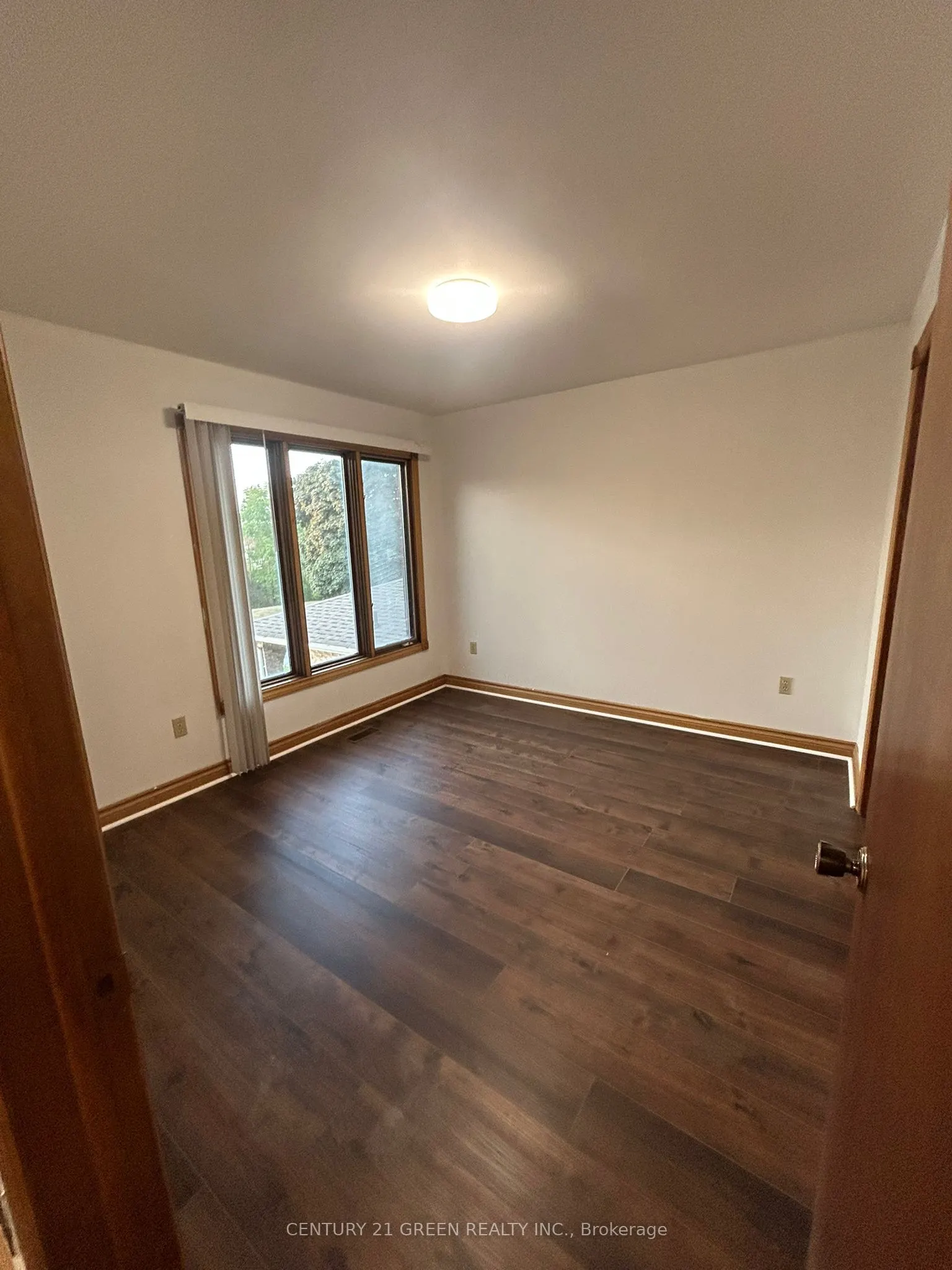 719 Keates Avenue, #Main