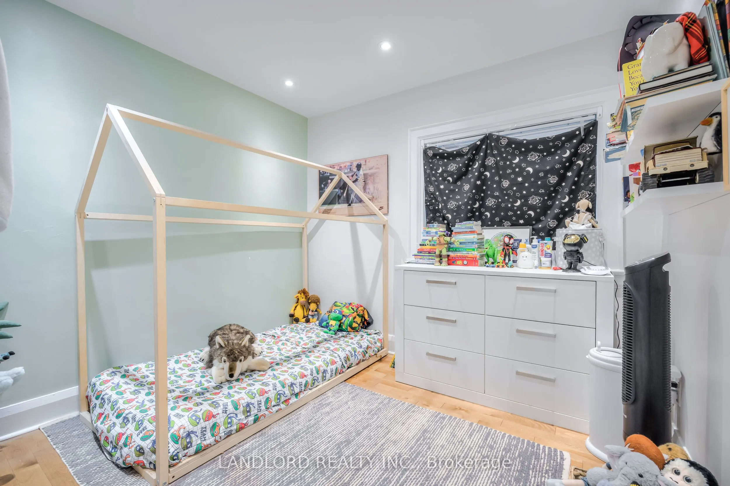75 Gainsborough Road
