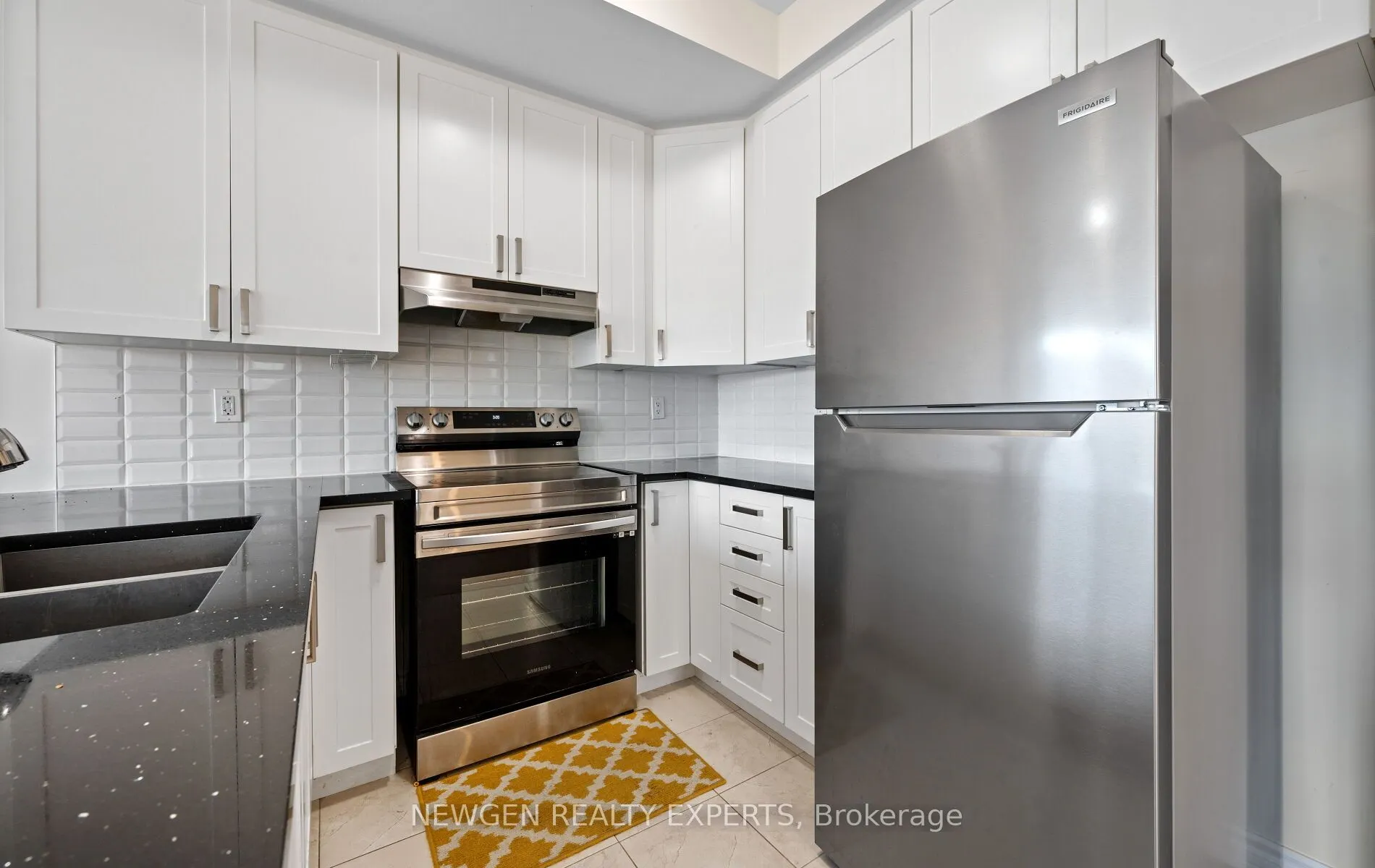 223 Royal Northern Path N, #0