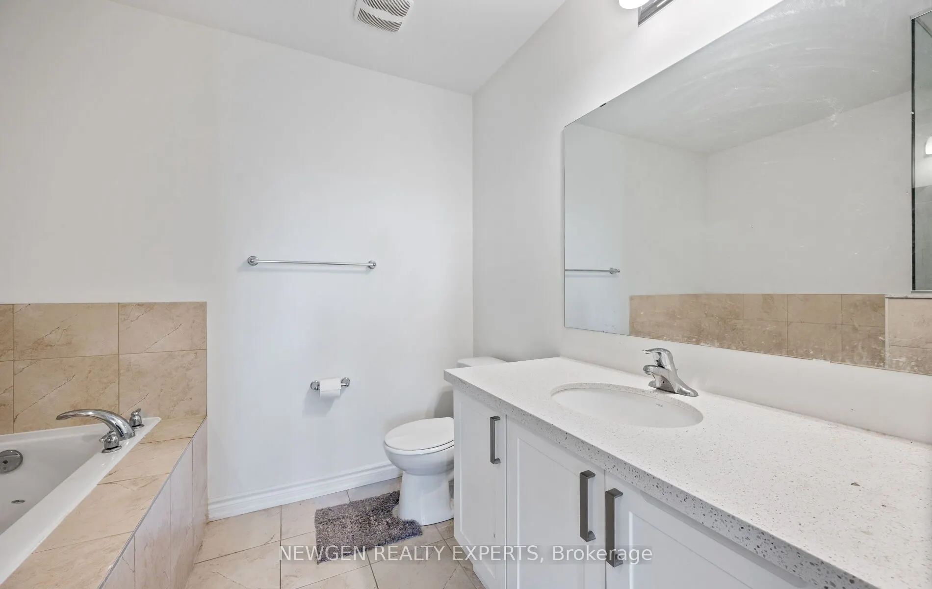 223 Royal Northern Path N, #0