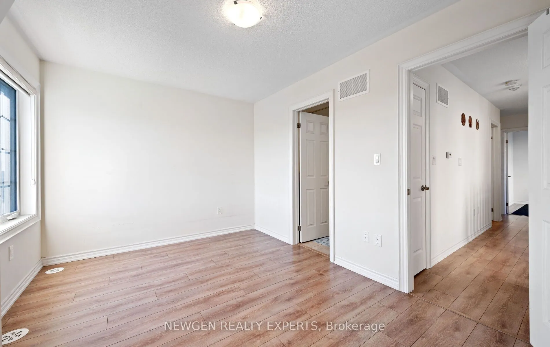 223 Royal Northern Path N, #0