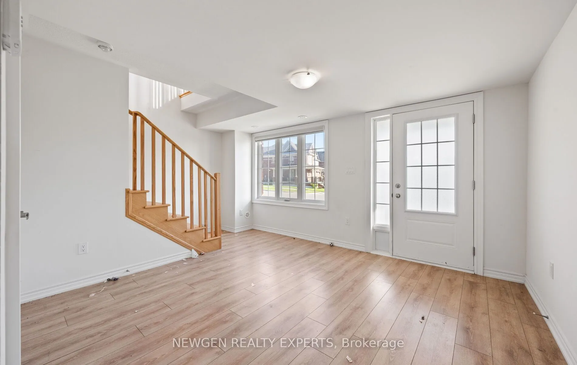 223 Royal Northern Path N, #0
