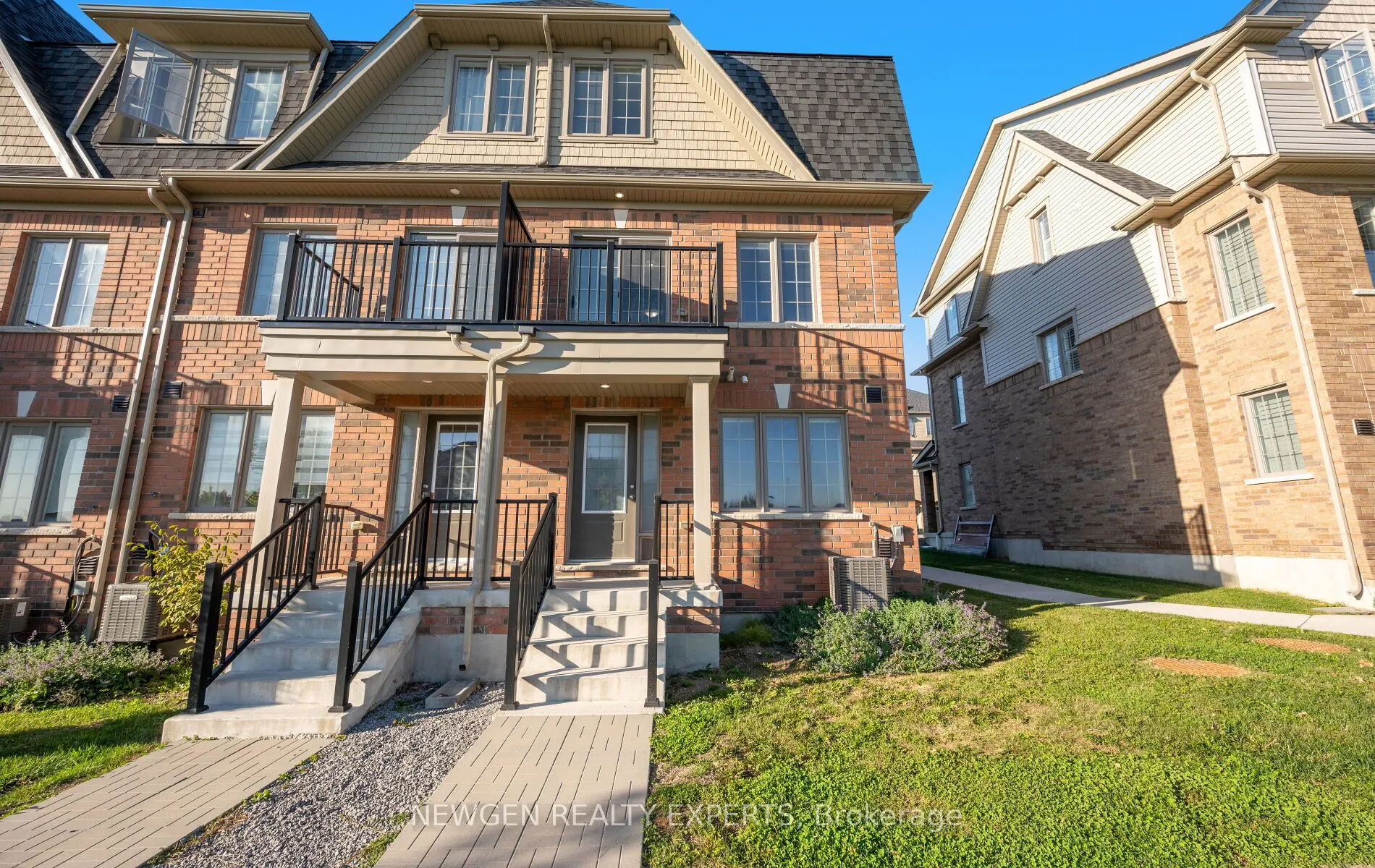 223 Royal Northern Path N, #0