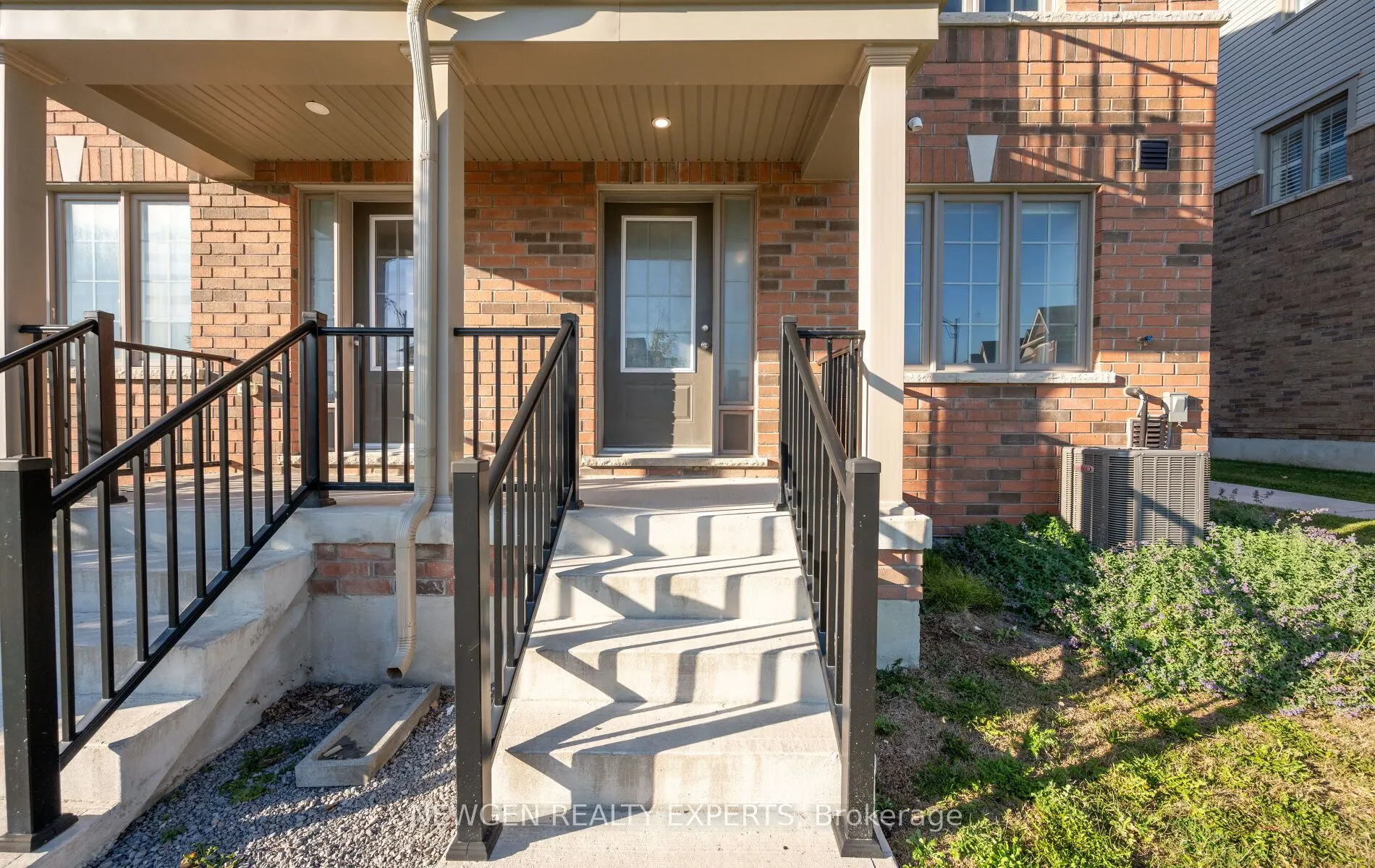 223 Royal Northern Path N, #0