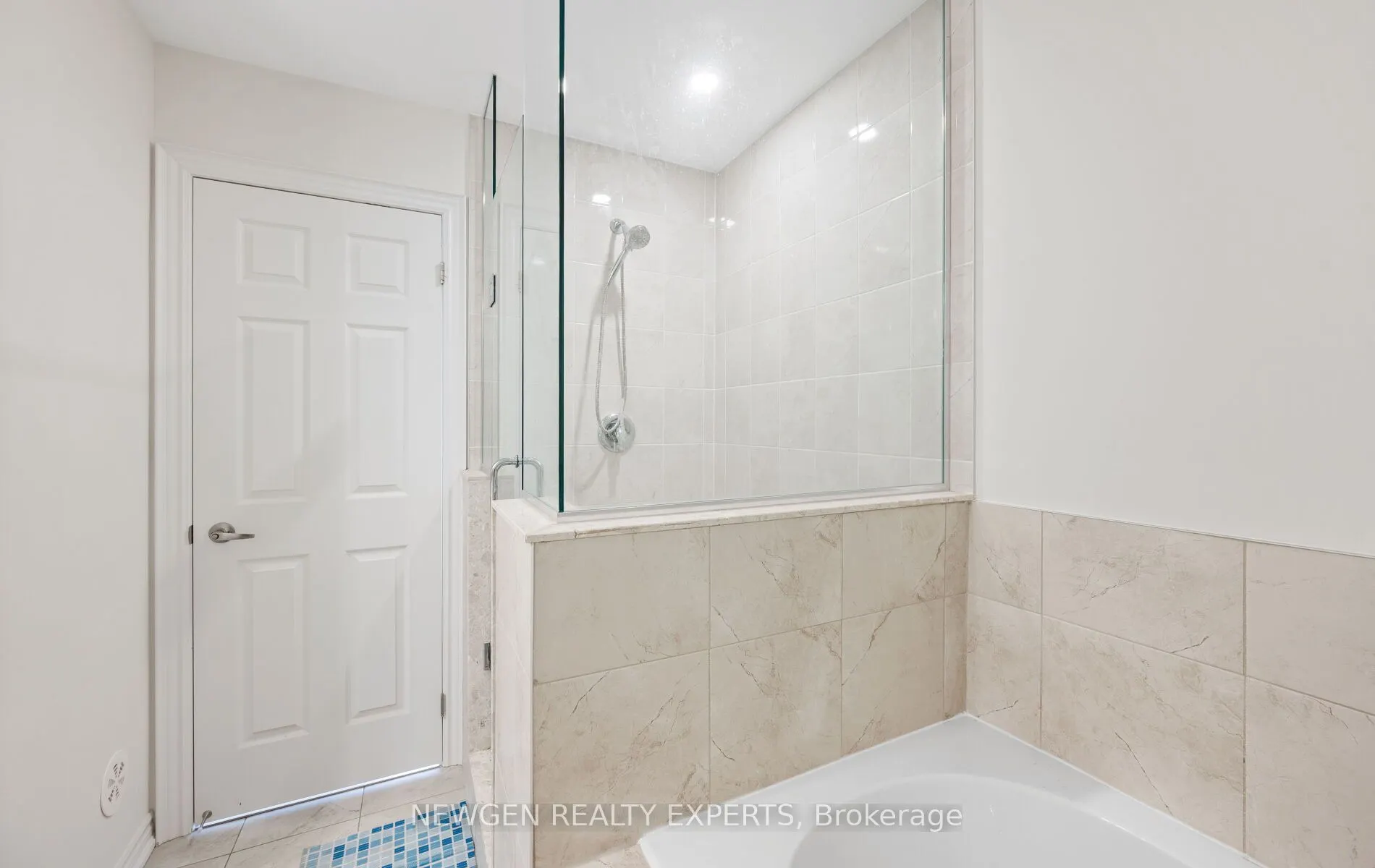 223 Royal Northern Path N, #0