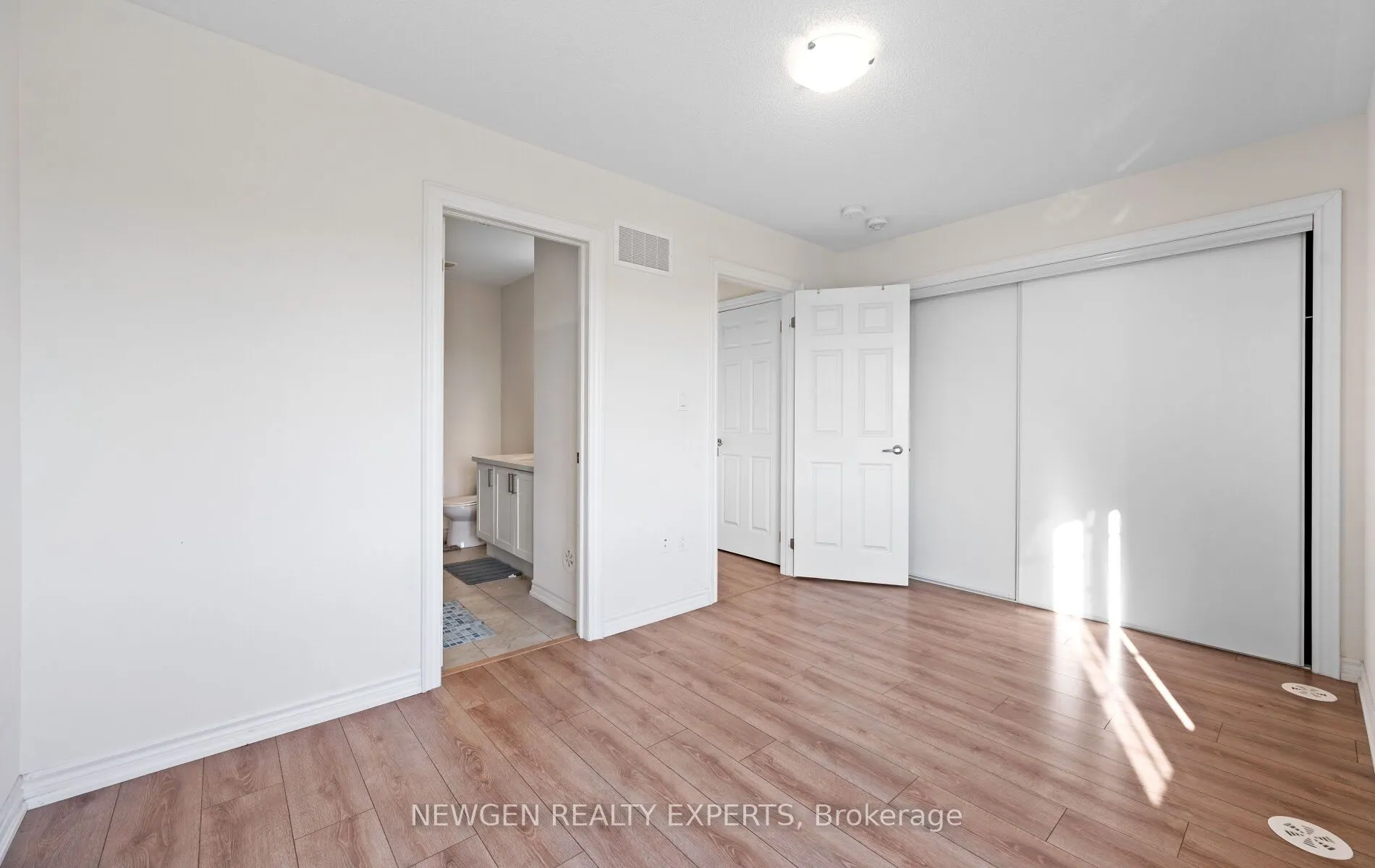 223 Royal Northern Path N, #0