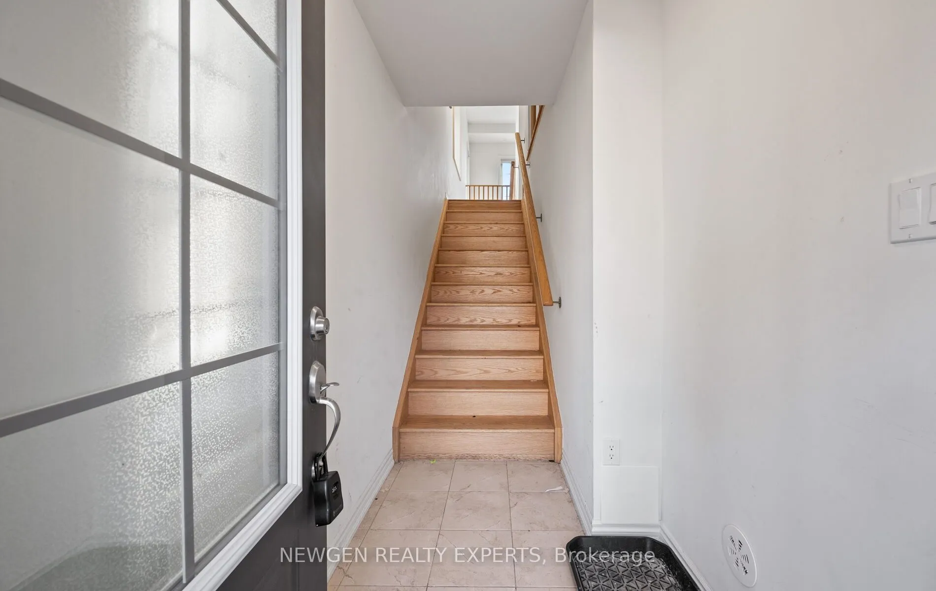 223 Royal Northern Path N, #0
