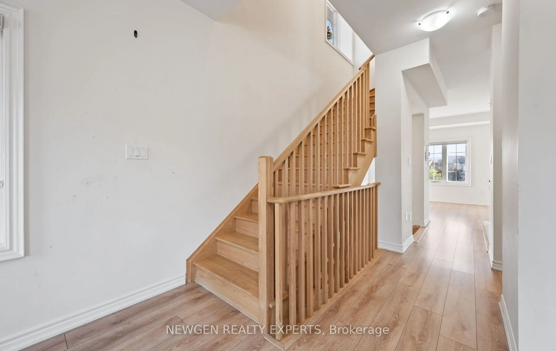223 Royal Northern Path N, #0