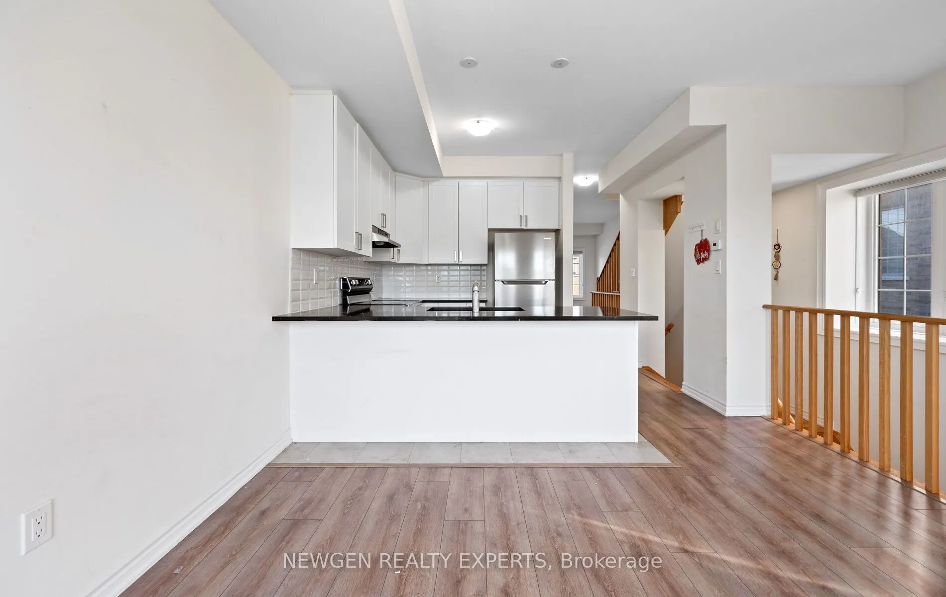 223 Royal Northern Path N, #0
