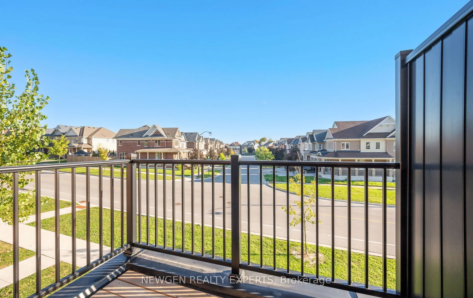 223 Royal Northern Path N, #0