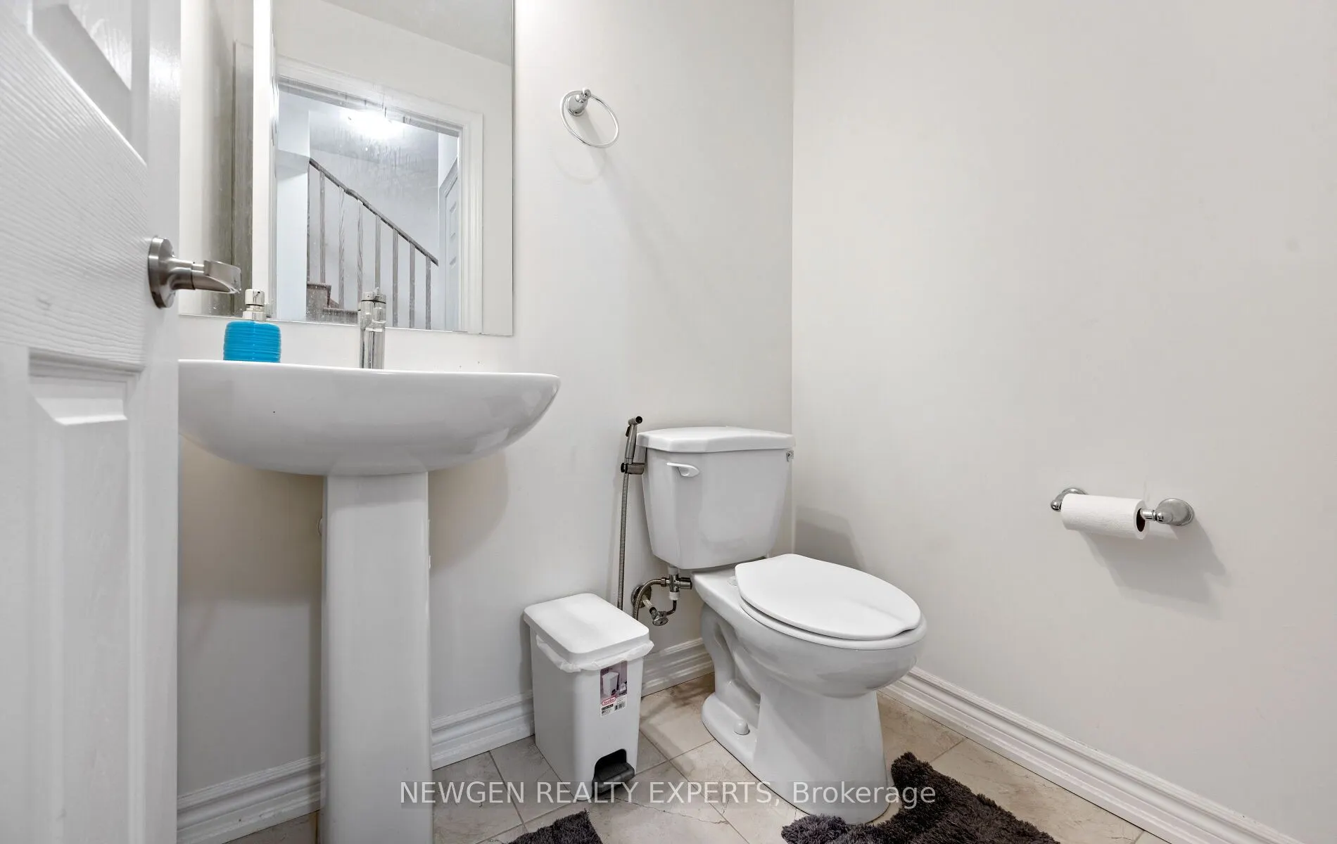 223 Royal Northern Path N, #0