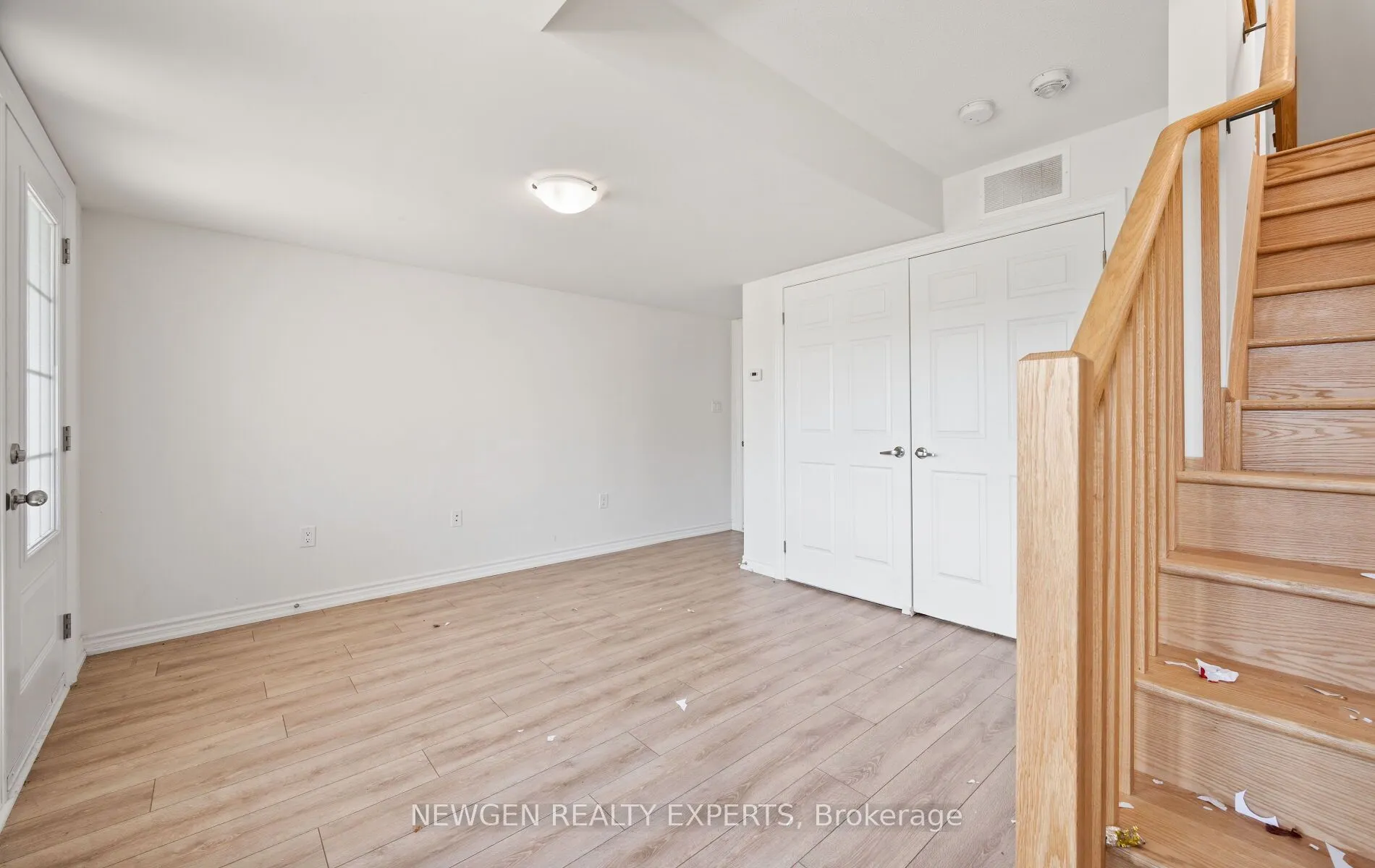 223 Royal Northern Path N, #0