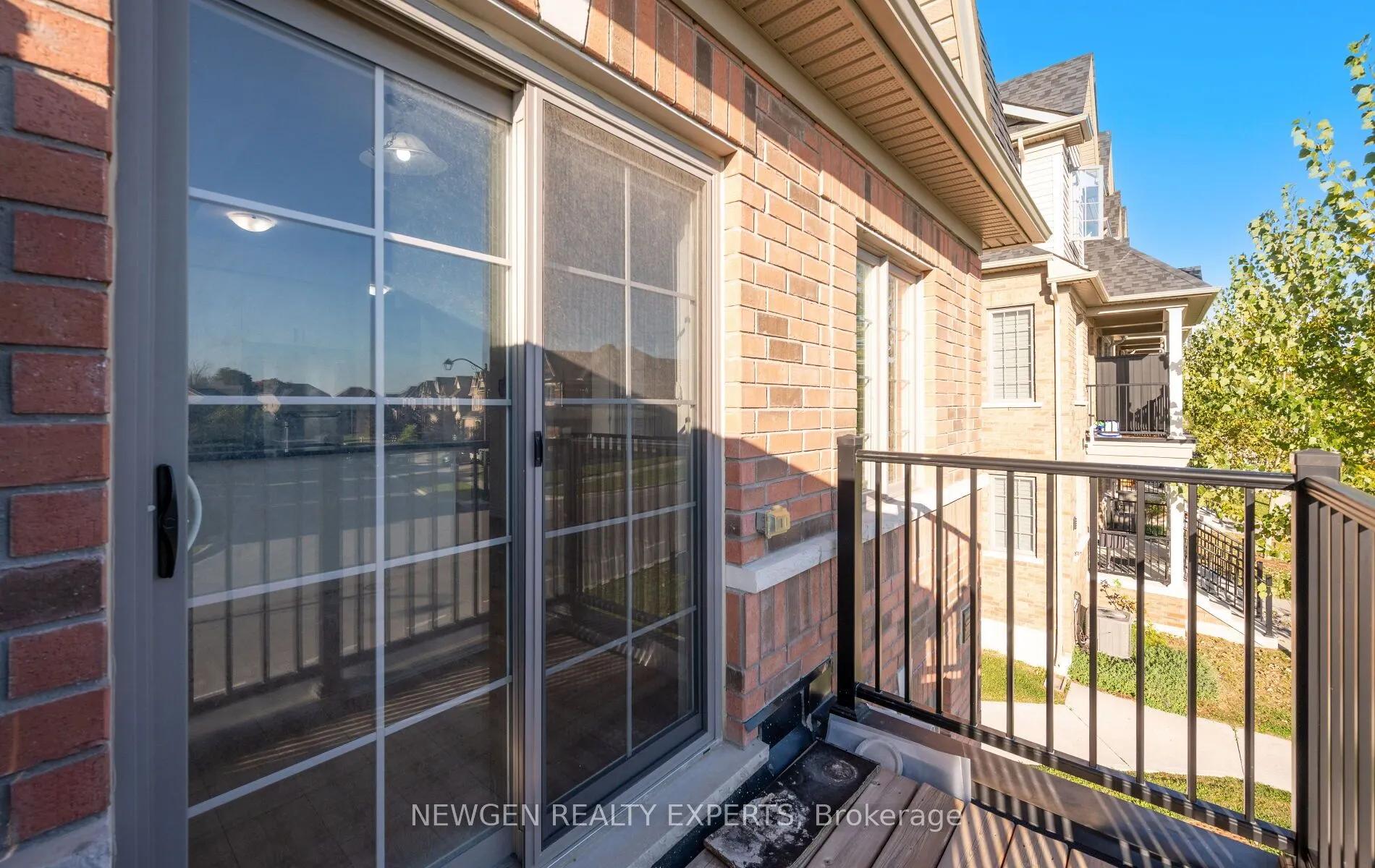 223 Royal Northern Path N, #0