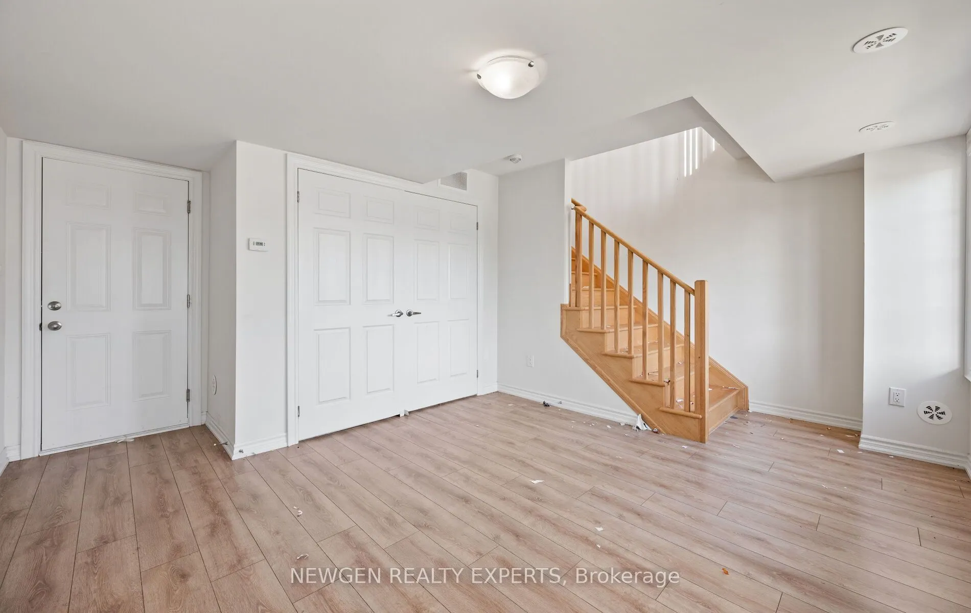 223 Royal Northern Path N, #0