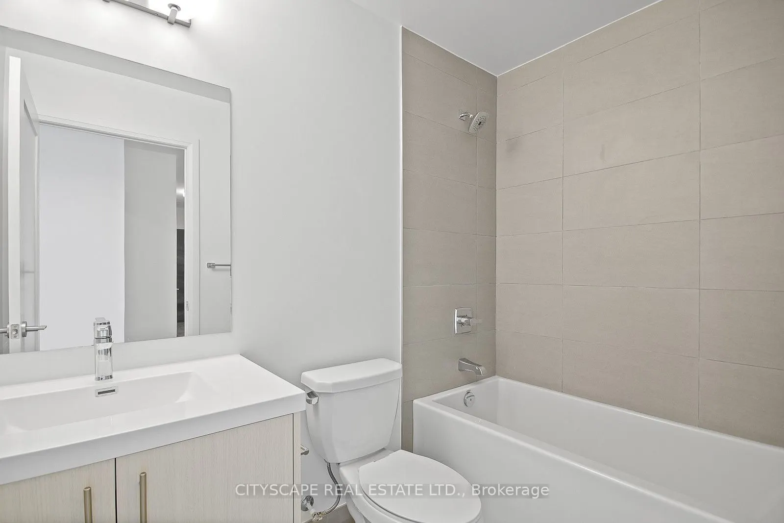 286 Main Street, #404