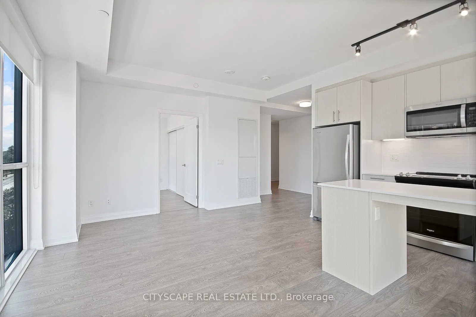 286 Main Street, #404