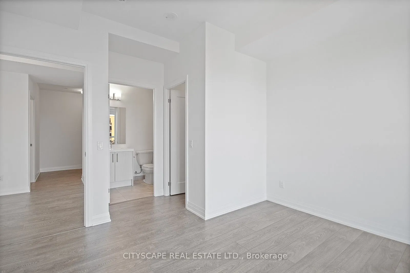 286 Main Street, #404