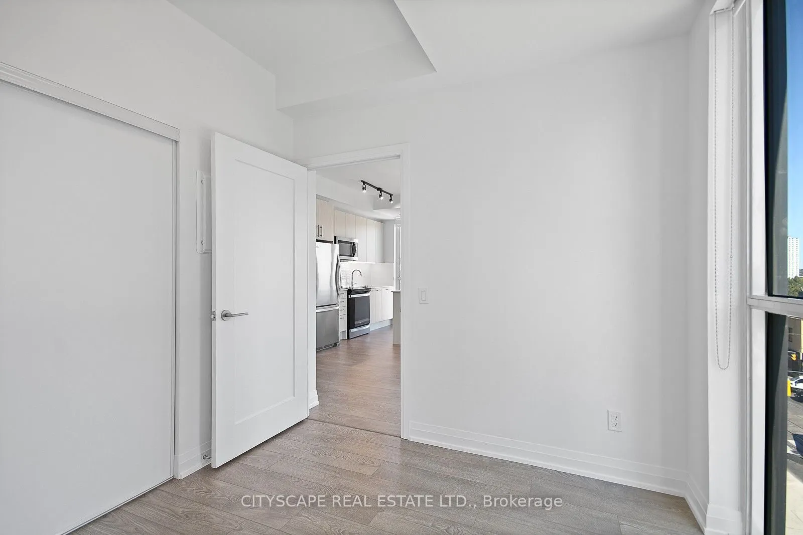 286 Main Street, #404