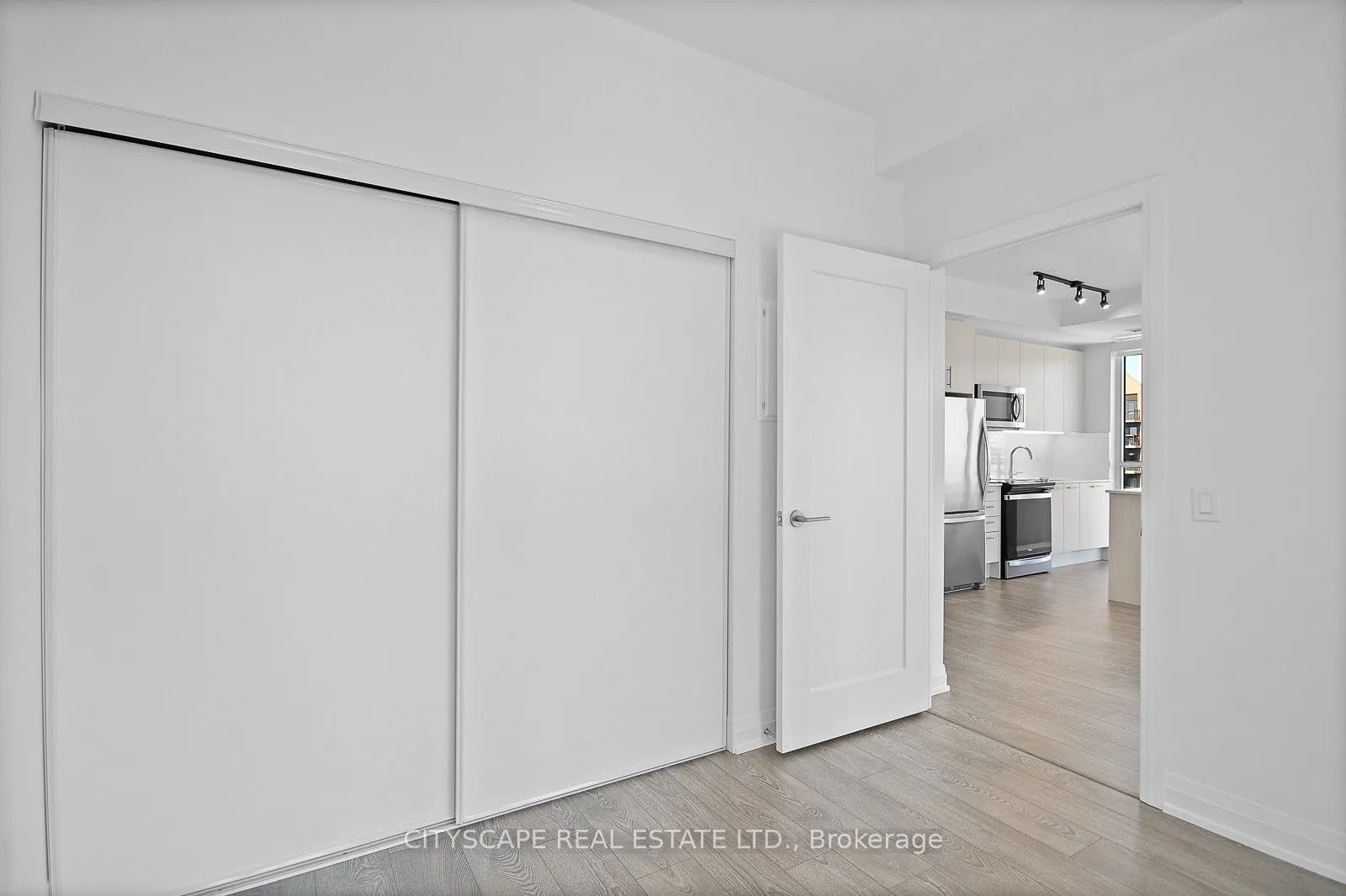 286 Main Street, #404