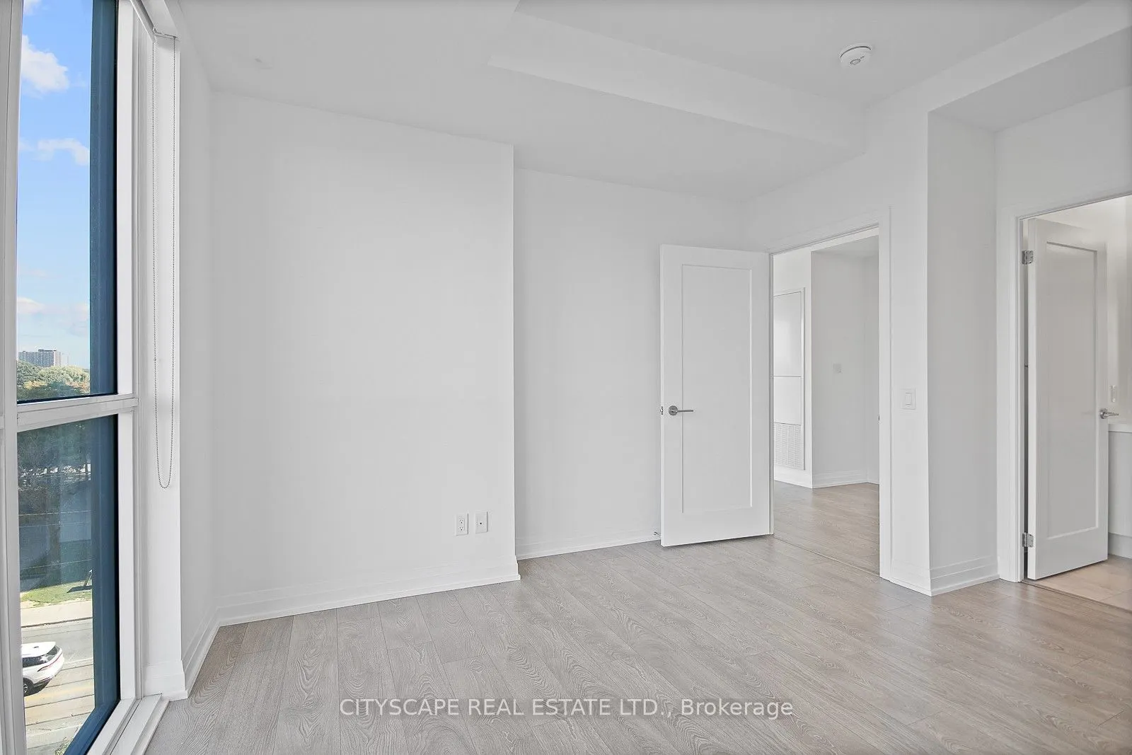 286 Main Street, #404