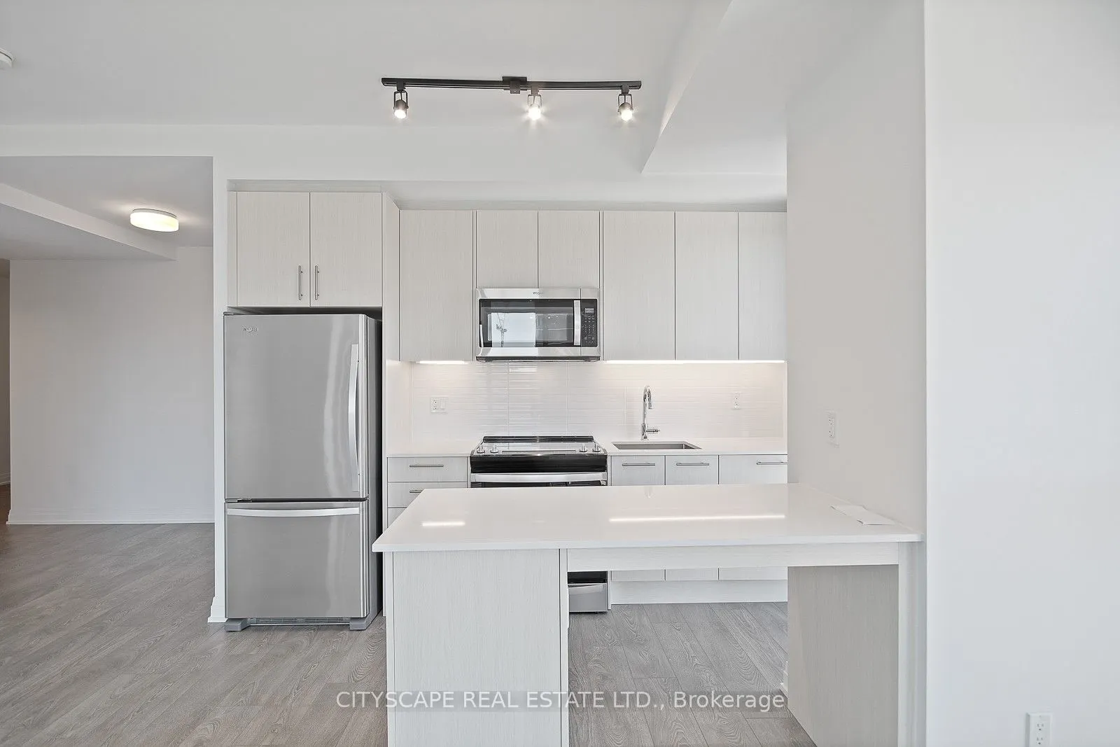 286 Main Street, #404
