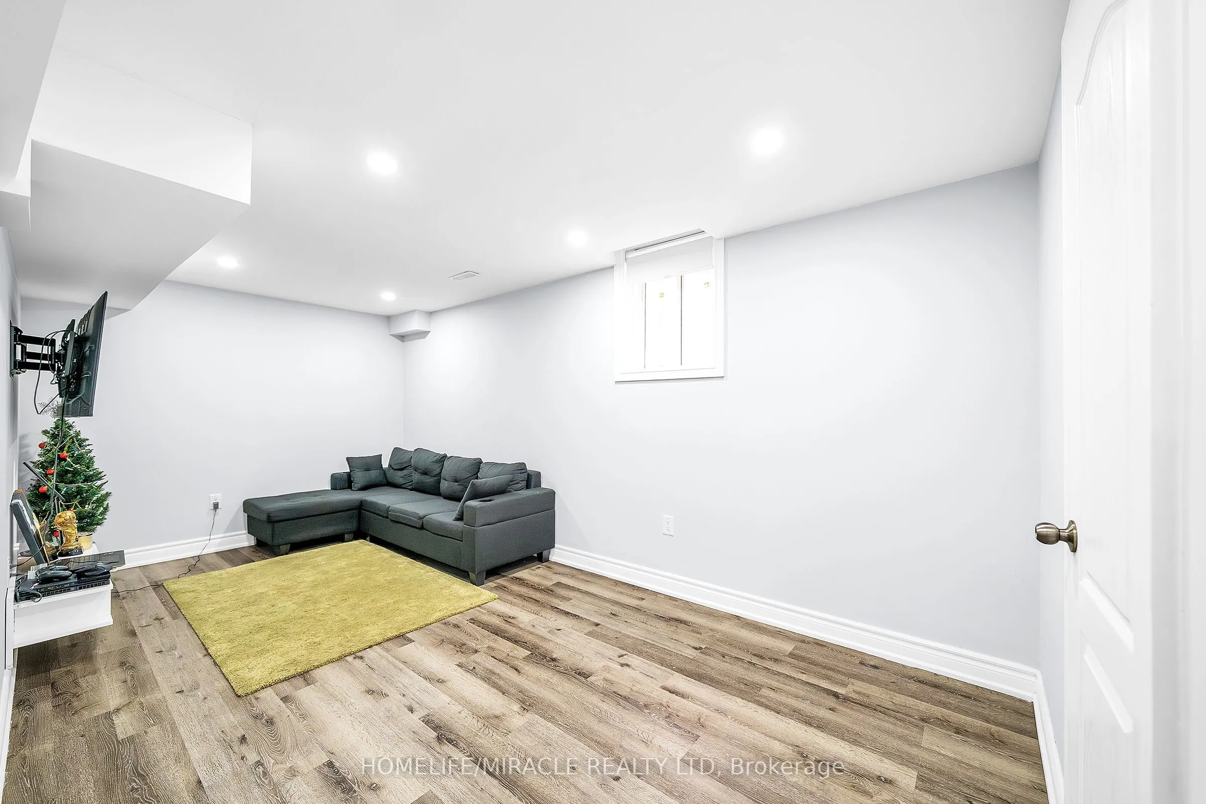 7 Houghton Court