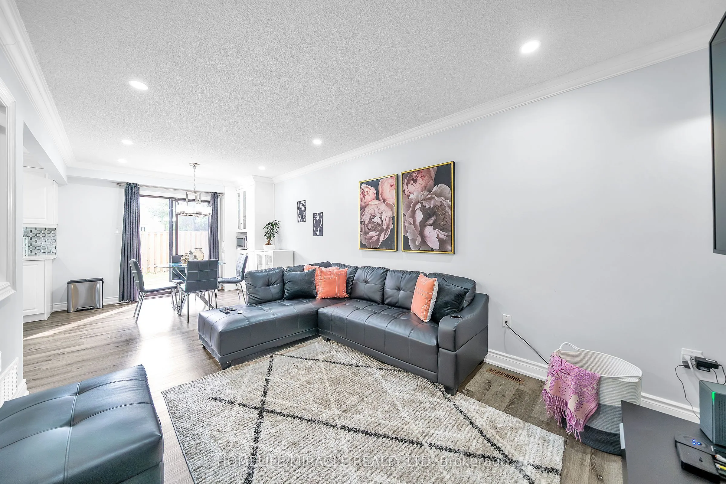 7 Houghton Court