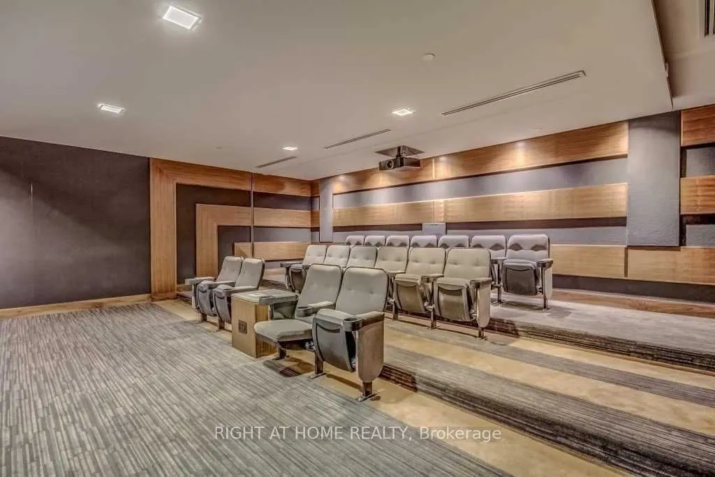 125 Village Green Square, #1309
