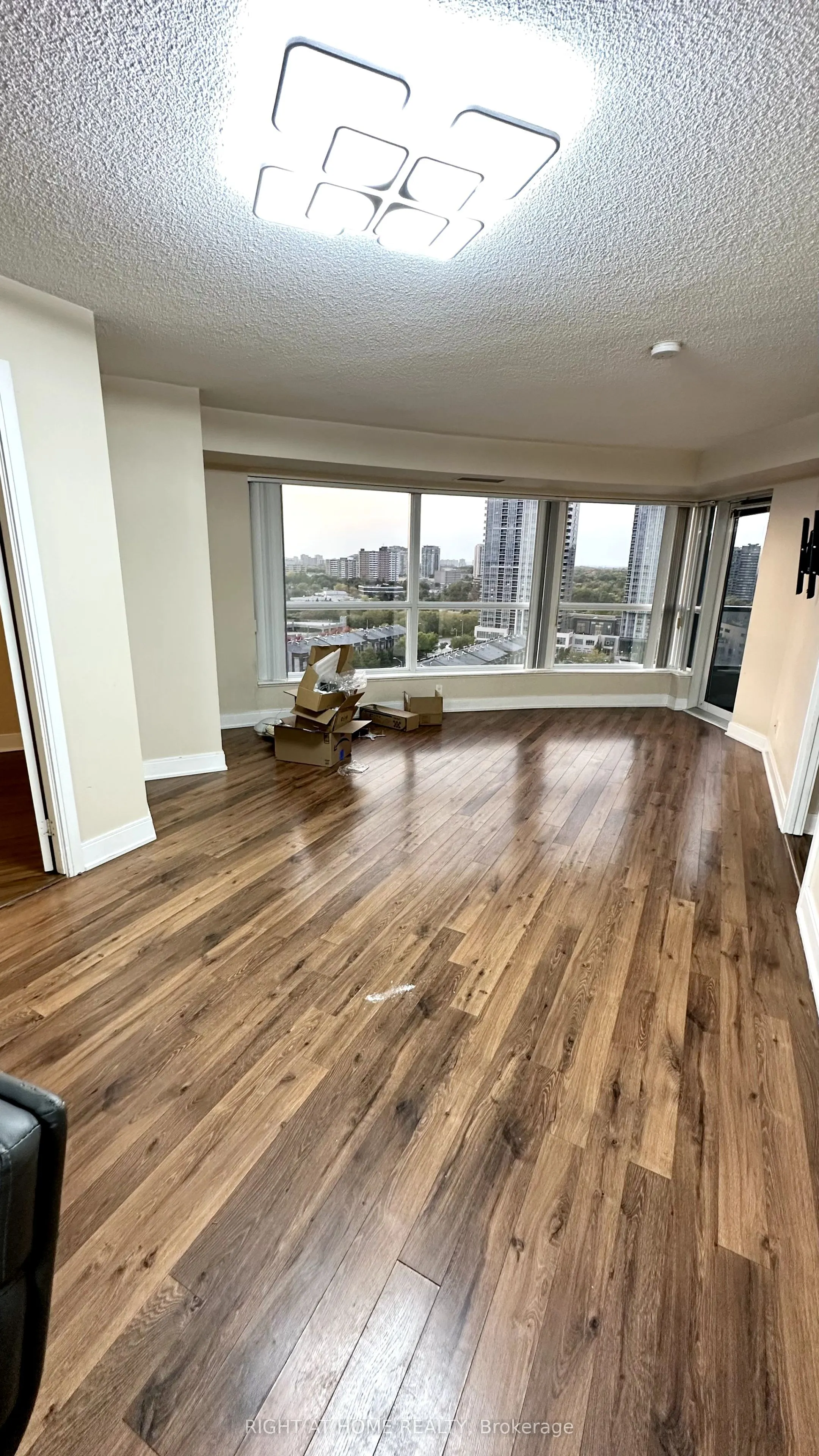 125 Village Green Square, #1309