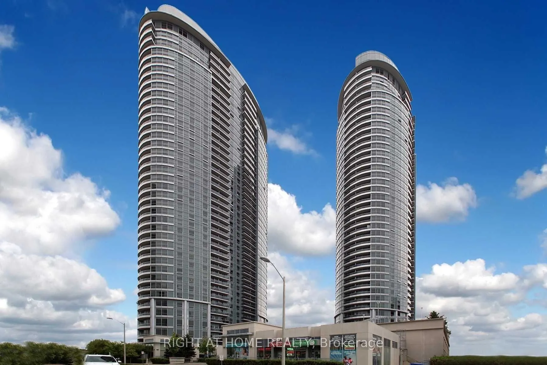 125 Village Green Square, #1309